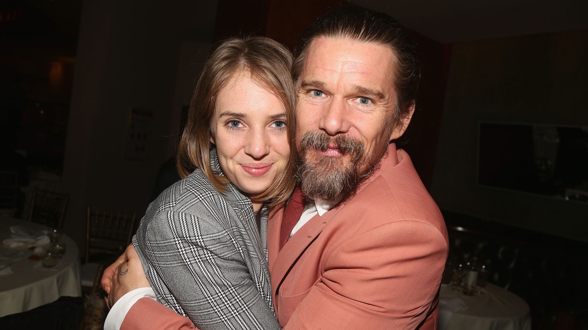 Ethan Hawke y su hija Maya, de 27 años, que ha seguido sus pasos