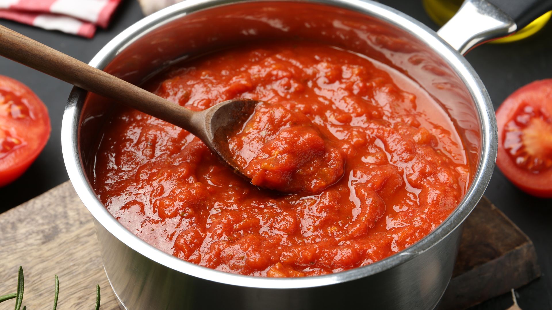 Cómo hacer salsa de tomate casera y decir adiós a la de bote: receta sencilla y sabrosa