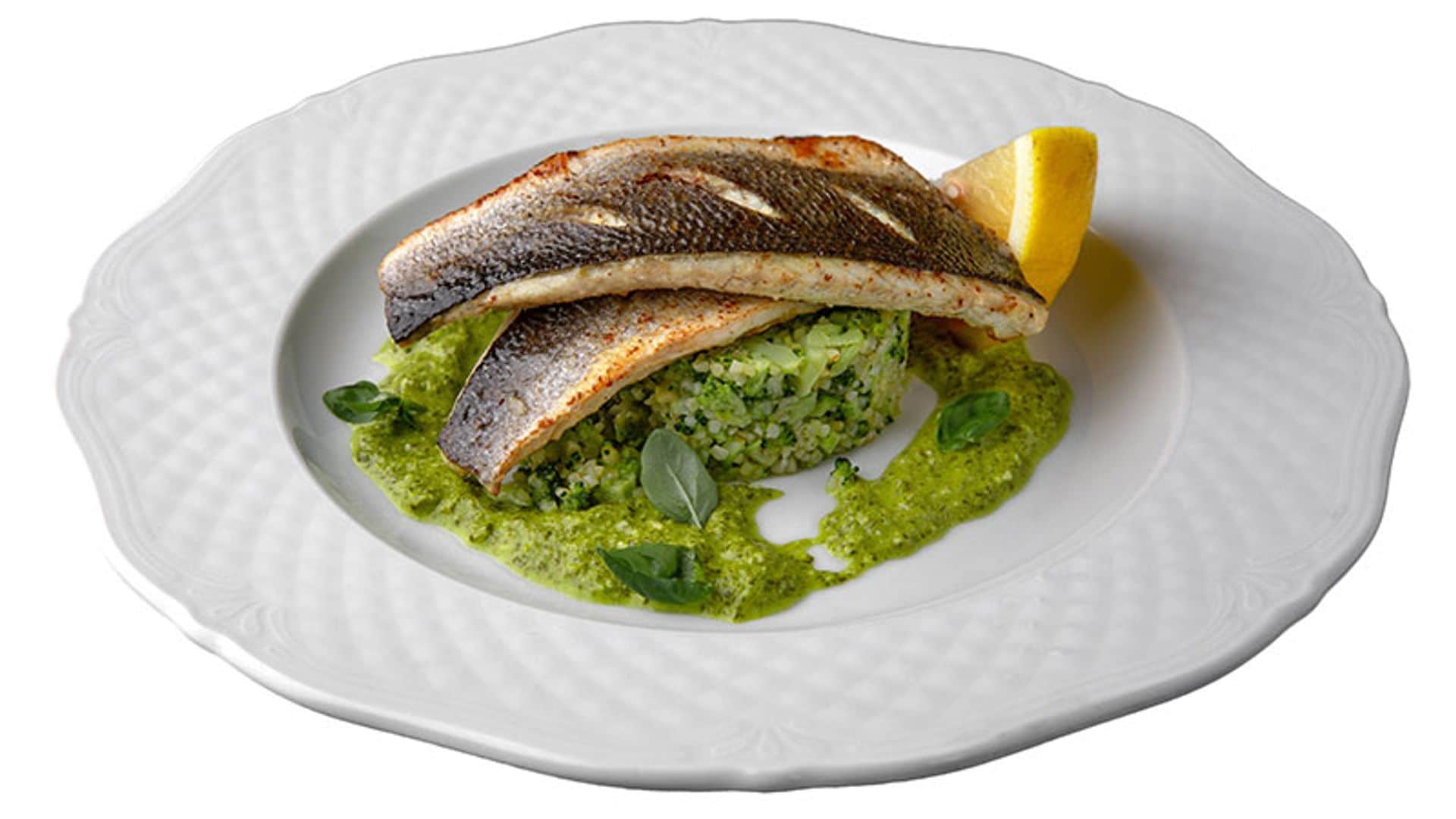 Lubina a la plancha con 'arroz' de brócoli al pesto