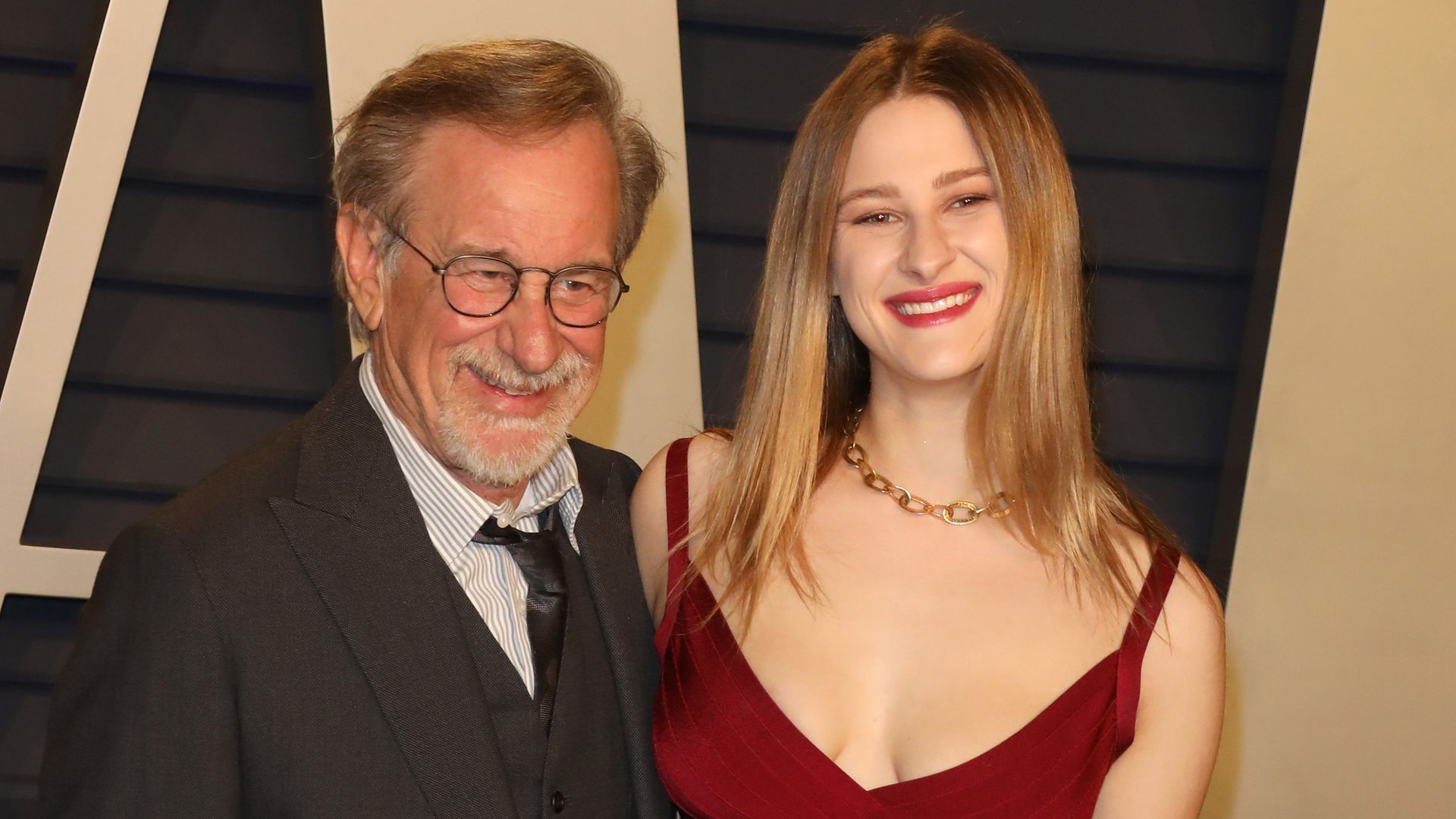 Steven Spielberg y su hija Destry Spielberg en el after party de Vanity Fair tras los Oscar de 2019.