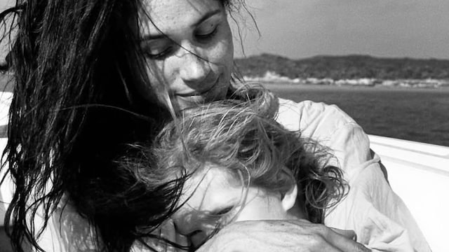 La feliz mamá compartió una foto abrazada a su hija, Lilibet, para celebrar los cuatro años de la pequeña
