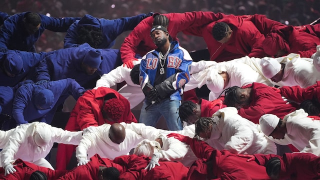 Kendrick Lamar durante el medio tiempo del Super Bowl LIX 
