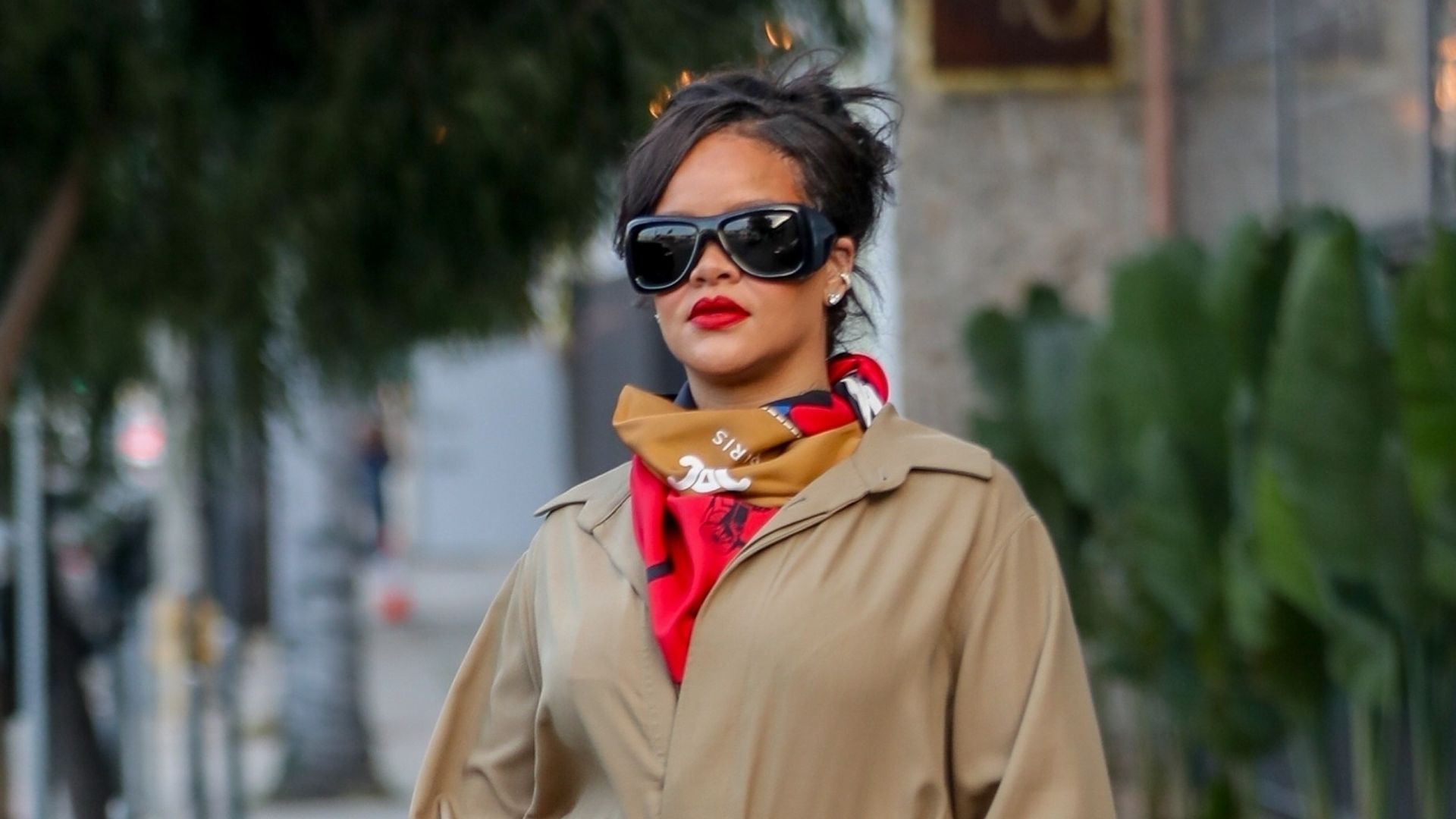 Rihanna reaparece en Nueva York con un fuerte dispositivo de seguridad, tras el tiroteo de su mansión