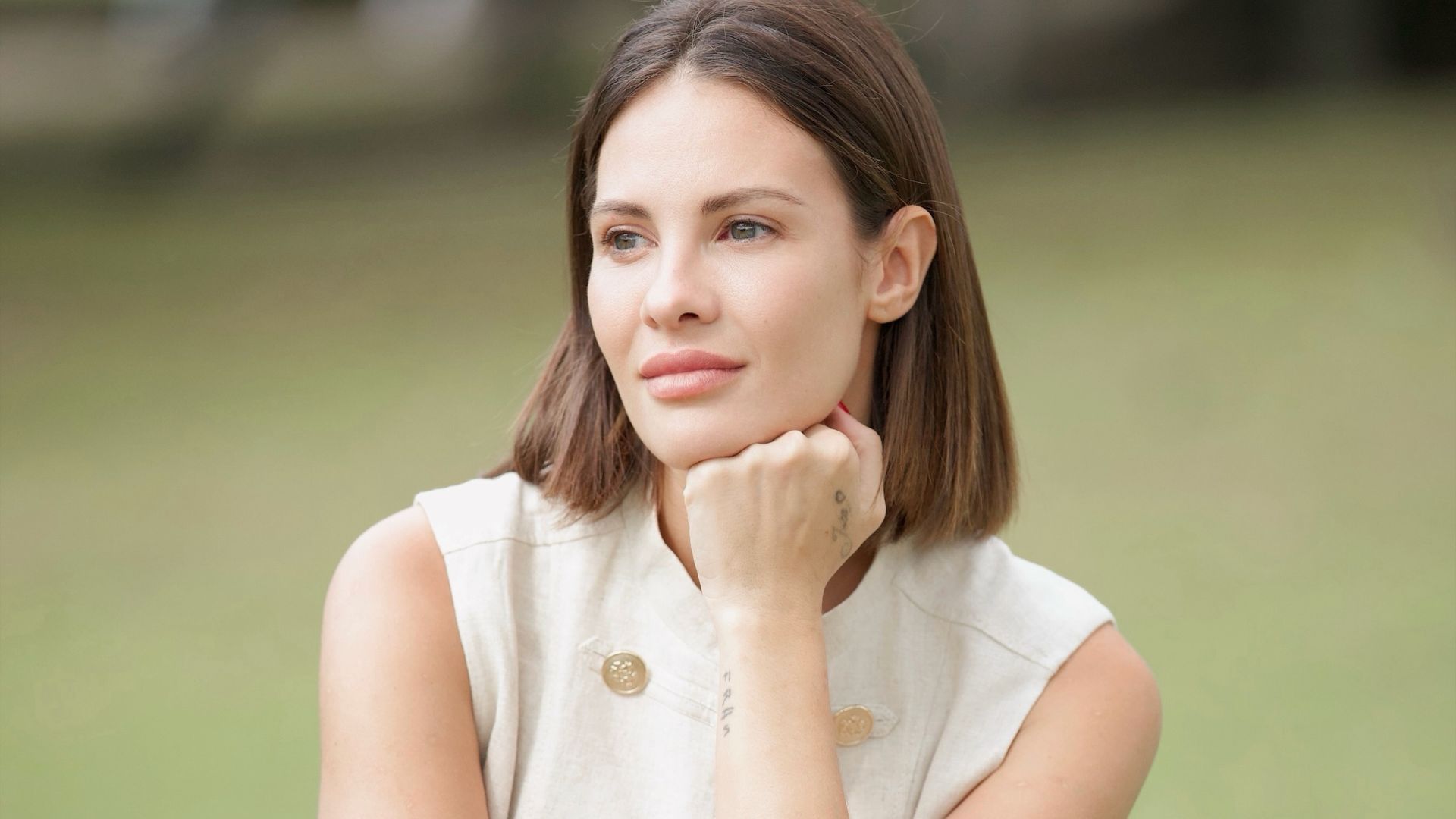 Jessica Bueno estrena hogar en Sevilla: una casa de 250 m², tres plantas, cocina americana y una reforma con estilo mediterráneo