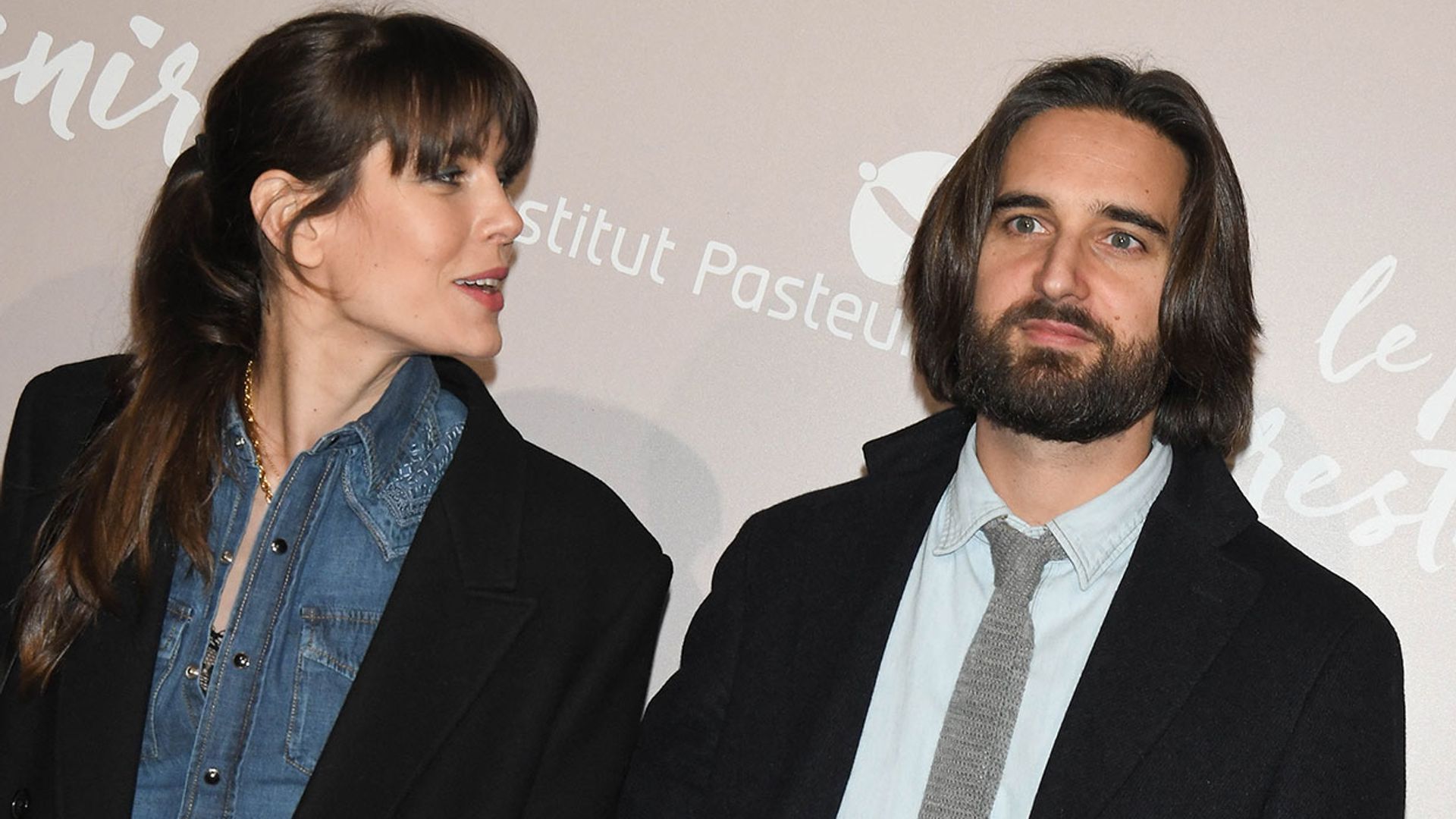 Dimitri Rassam, marido de Carlota Casiraghi, de rodaje con Elsa Pataky y Rossy de Palma en Australia