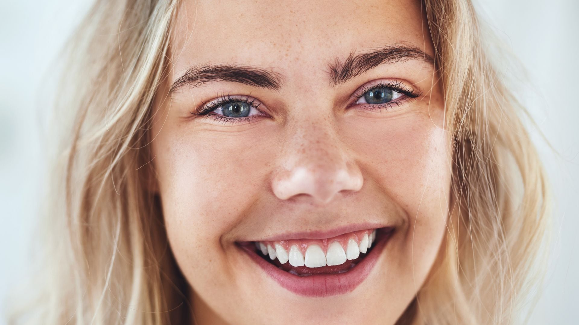 Hemos encontrado la mejor depiladora facial de 2025 para decirle adiós al dolor