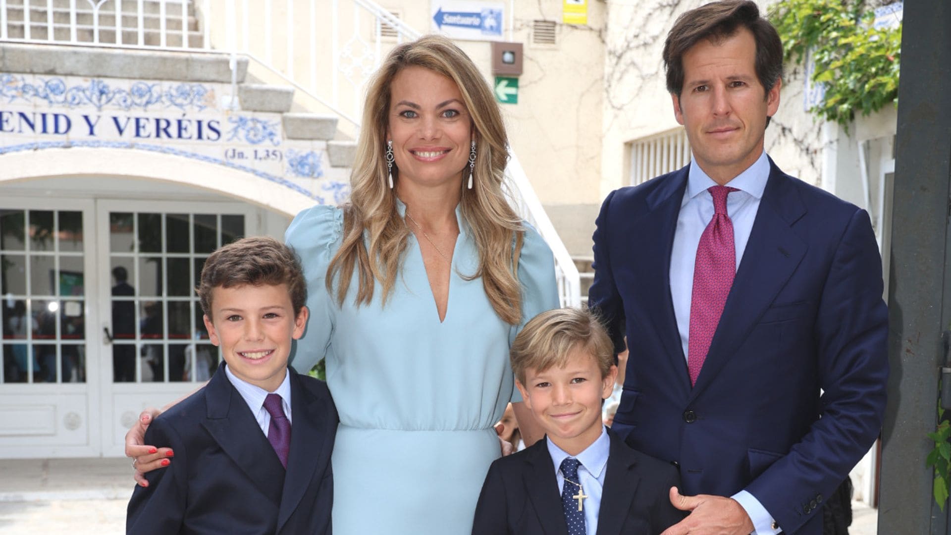 Carla Goyanes y Jorge Benguría celebran la Comunión de su hijo Santiago
