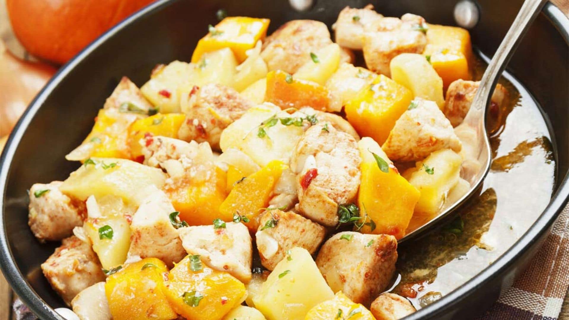 Guiso de patatas, calabaza y pollo al curry