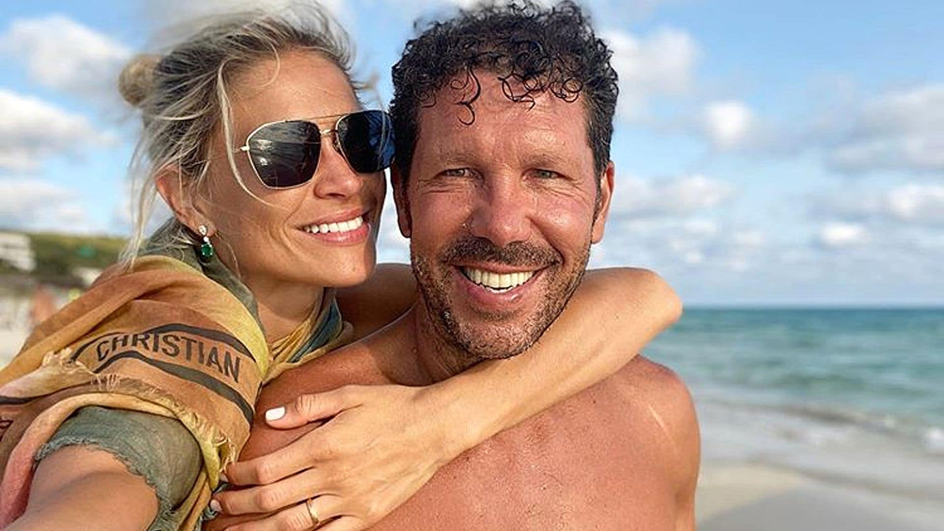 Carla Pereyra, nostalgia por los días de verano mientras Simeone sigue en cuarentena