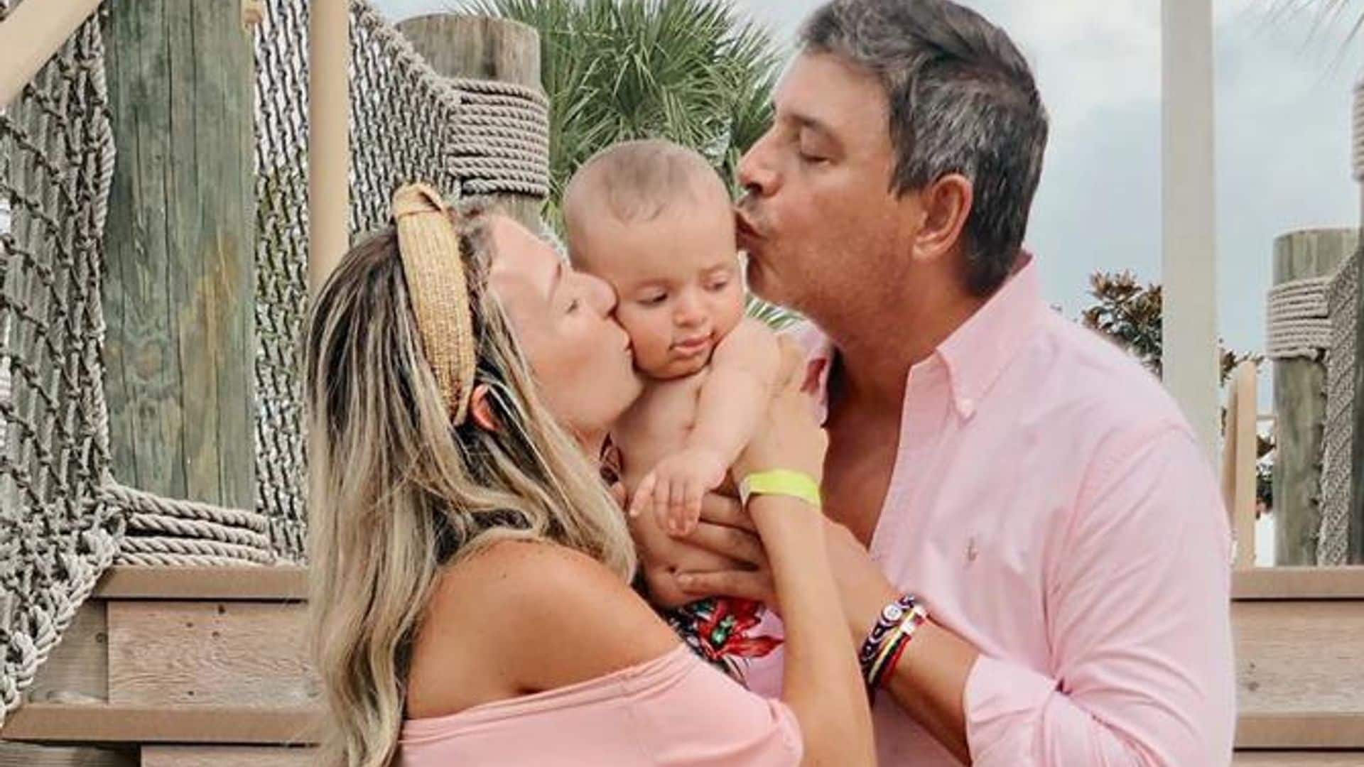 Daniel Sarcos emocionado por los primeros pasos que su bebé dio ¡en televisión!