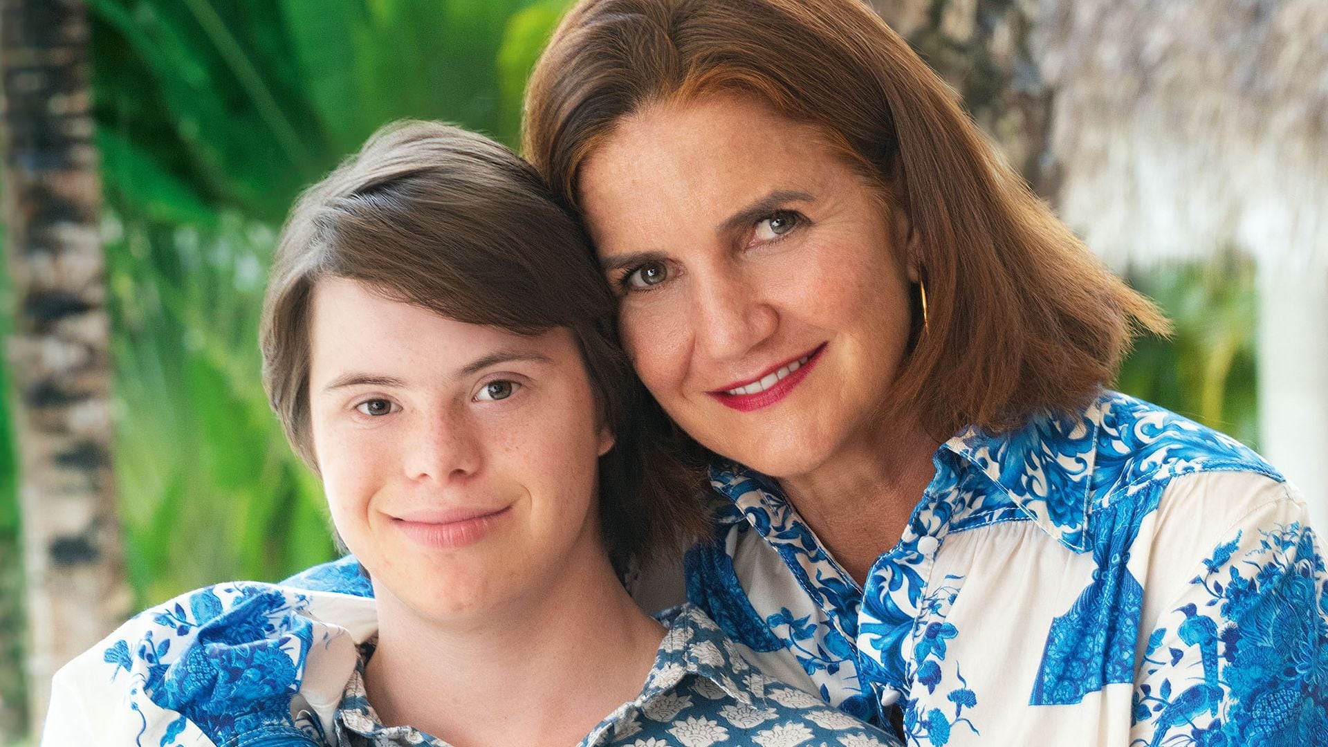 Samantha Vallejo-Nágera con su hijo Roscón en la portada de ¡HOLA!