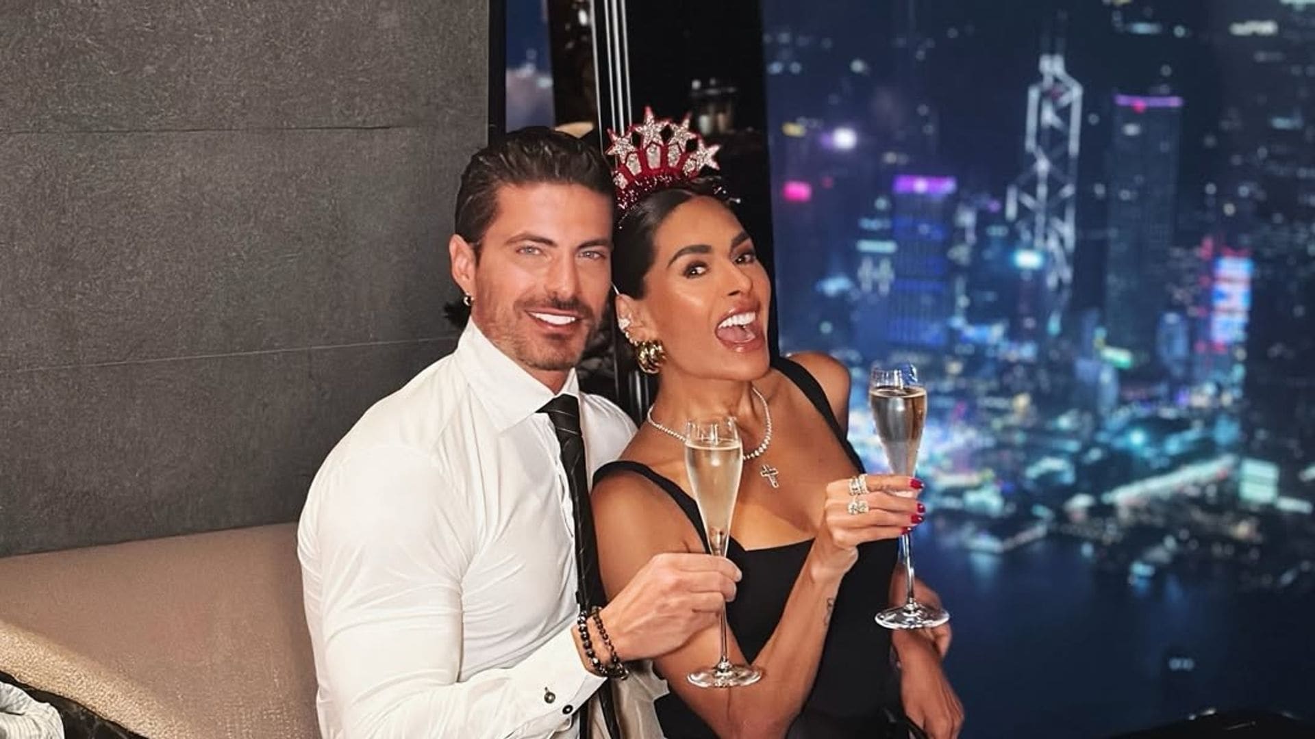 Galilea Montijo e Isaac Moreno en Hong Kong.