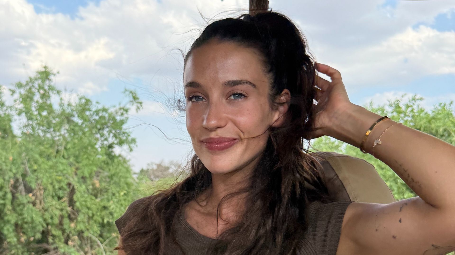 maria pedraza pelo rizado