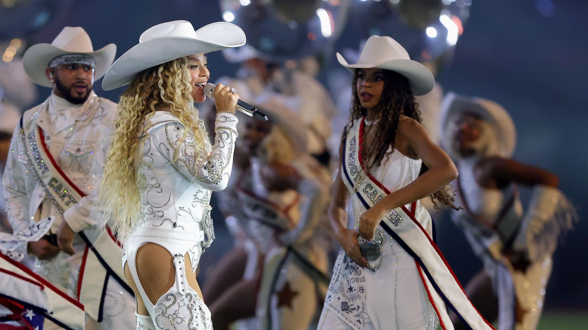 Beyoncé y su hija, Blue Ivy, coordinan looks 'cowboy' en una concierto ...