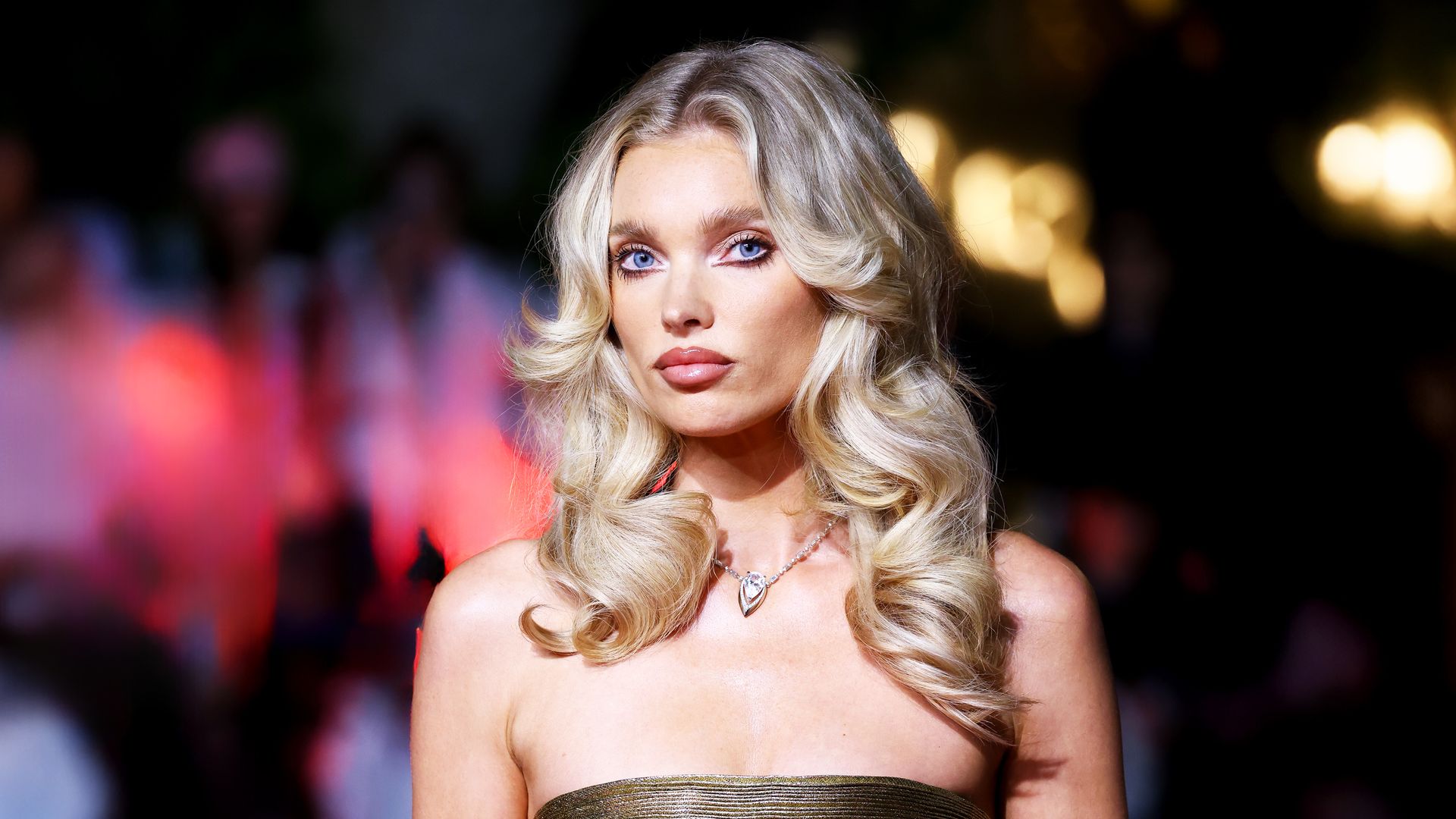 Un anillo de 300.000 euros y cientos de flores suecas: así ha sido la emotiva pedida de mano de Elsa Hosk