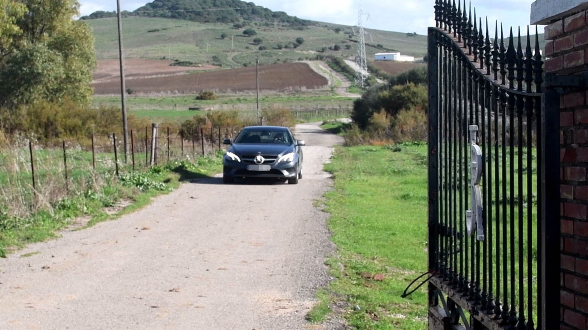 PRIMICIA: La notaria acude a Cantora tras el segundo requerimiento de los hermanos Rivera a Isabel Pantoja