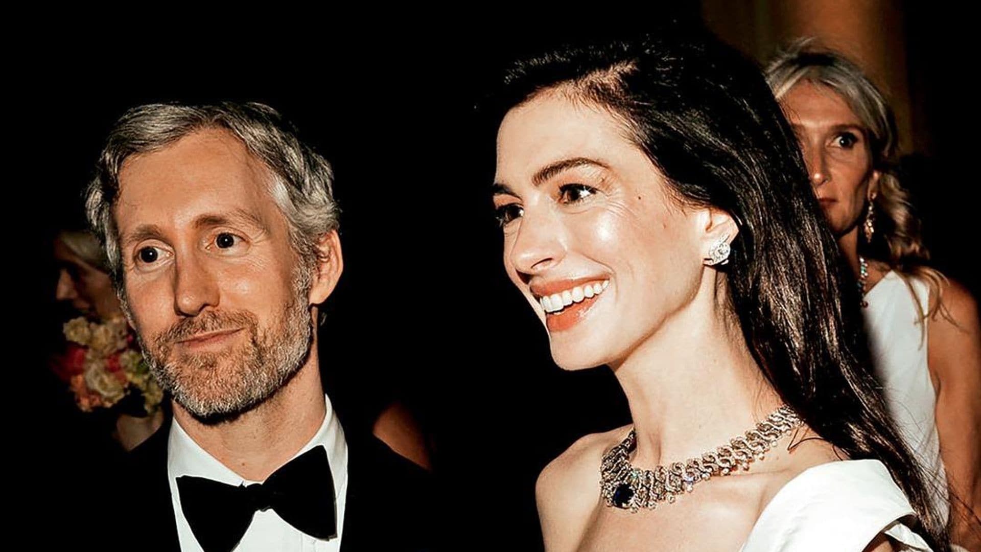 Carla Bruni, Anne Hathaway y Priyanka Chopra: cena con diamantes y estrellas en Roma