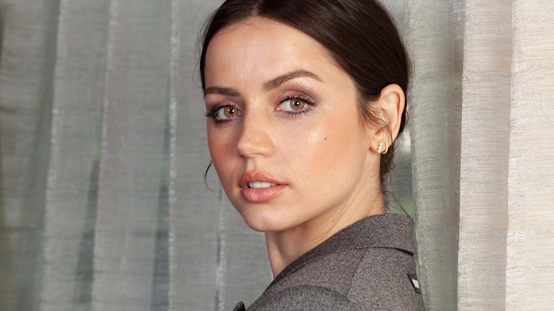 Ana de Armas ya tiene vestido de verano favorito y también puede ser el tuyo