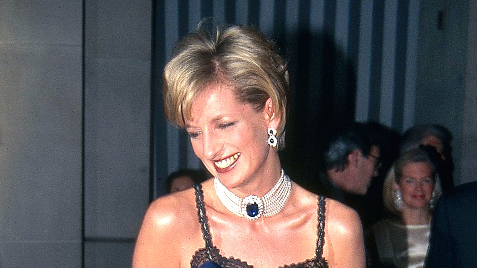 Diana de Gales y John John Kennedy, un encuentro que sale ahora a la luz: breve, enigmático y cariñoso en el Carlyle de Nueva York