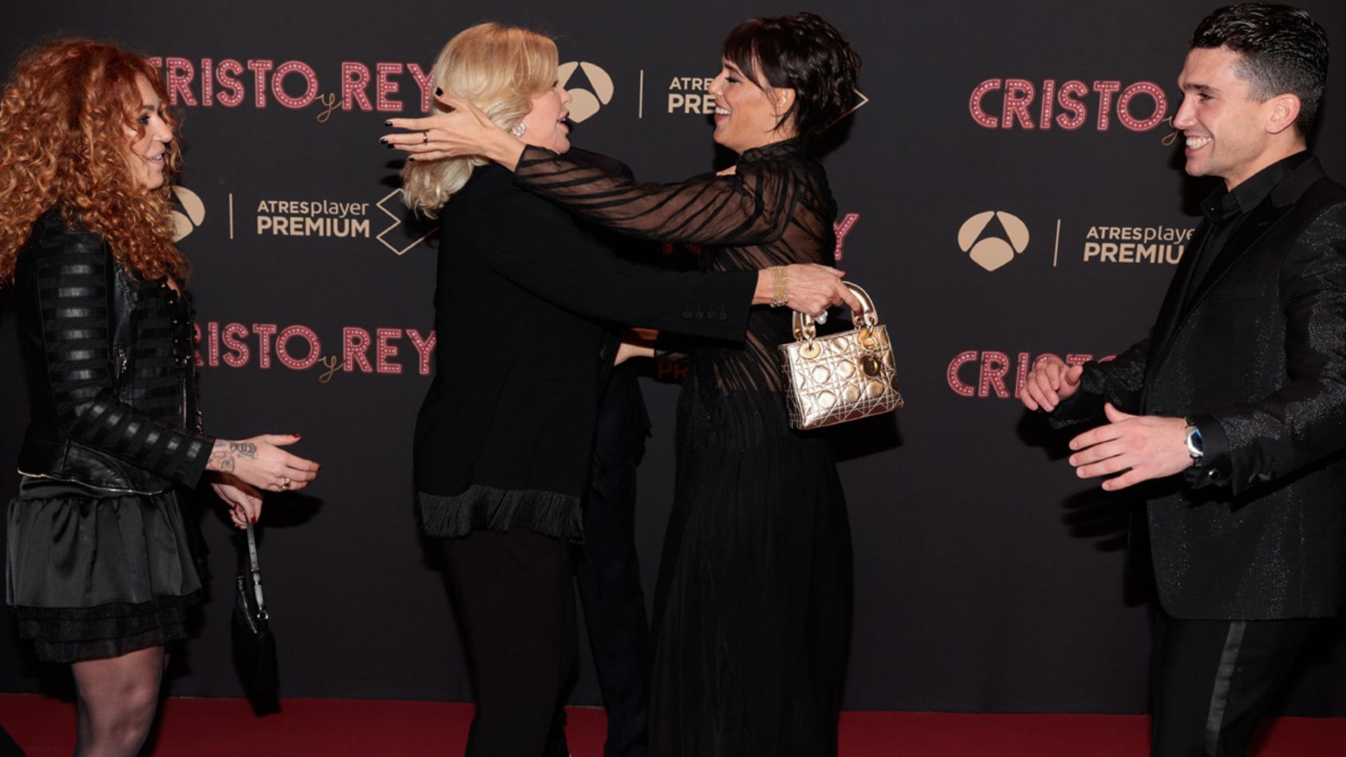 La gran conexión de Bárbara Rey y Belén Cuesta en el estreno de la serie 'Cristo y Rey'