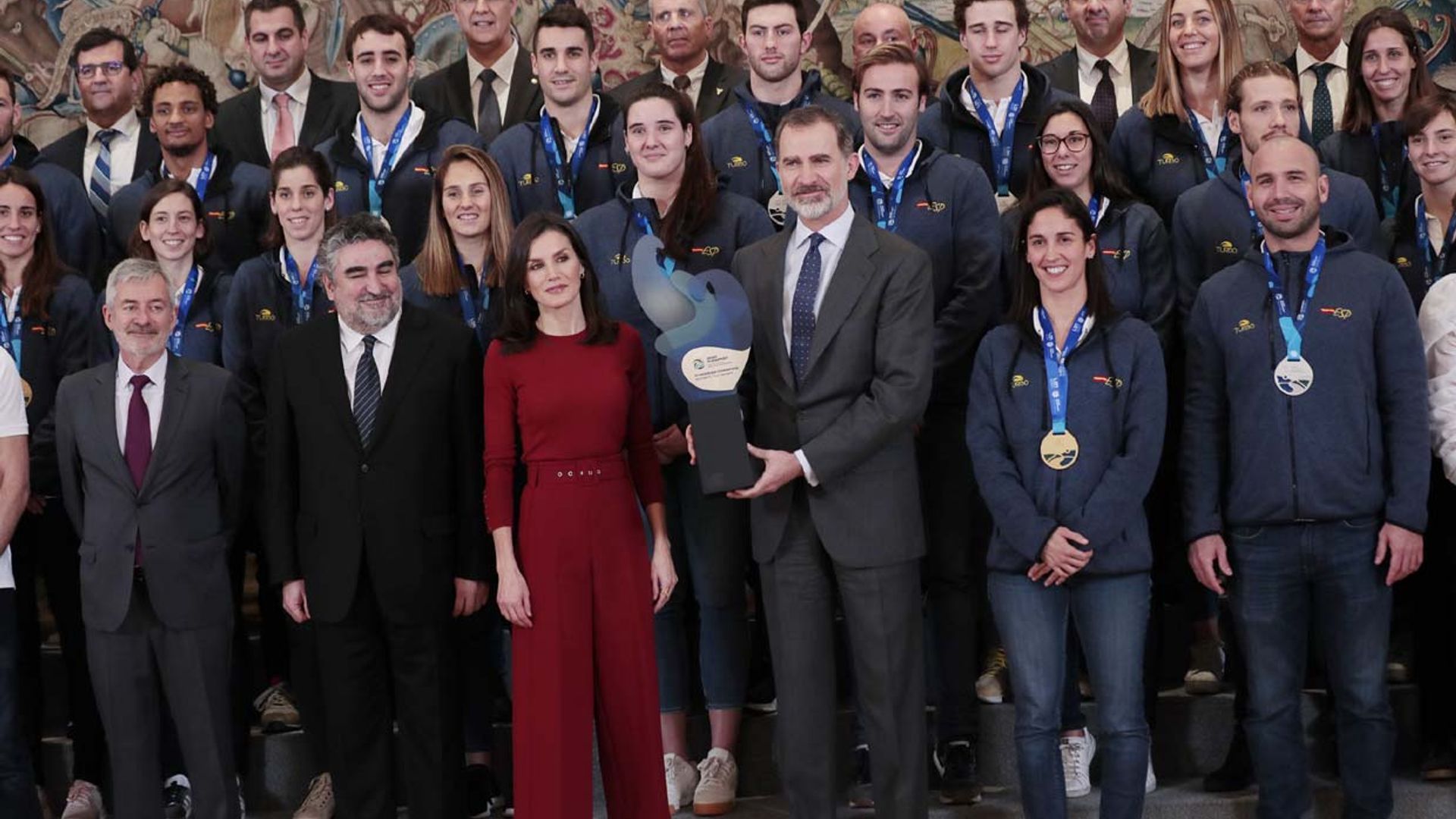 Un espontáneo 'selfie' y dos originales regalos en el encuentro de los Reyes con la Selección de Waterpolo