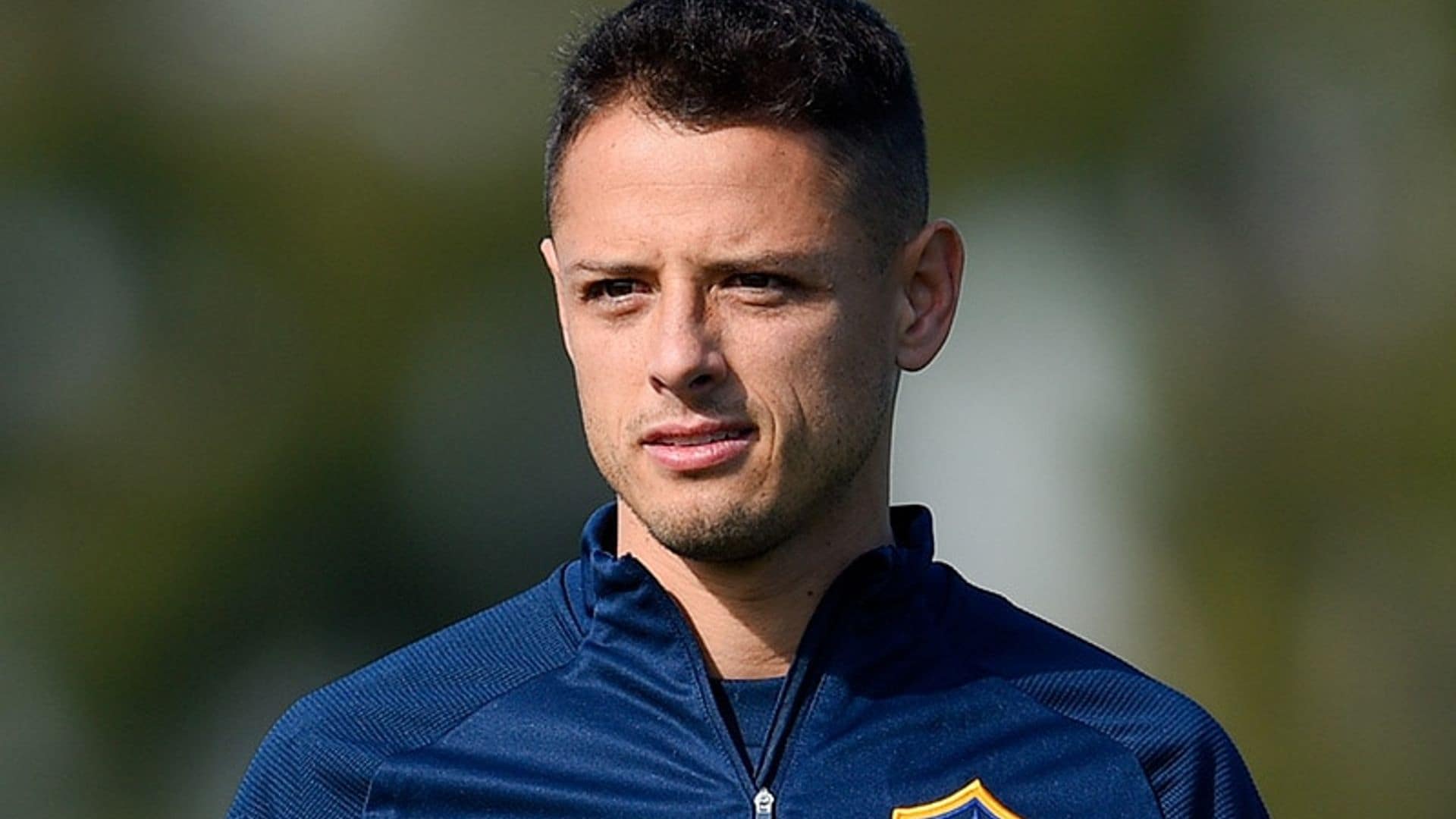 La novia de El Chicharito sobre las críticas: 'La verdad a medias es una mentira por la mitad'