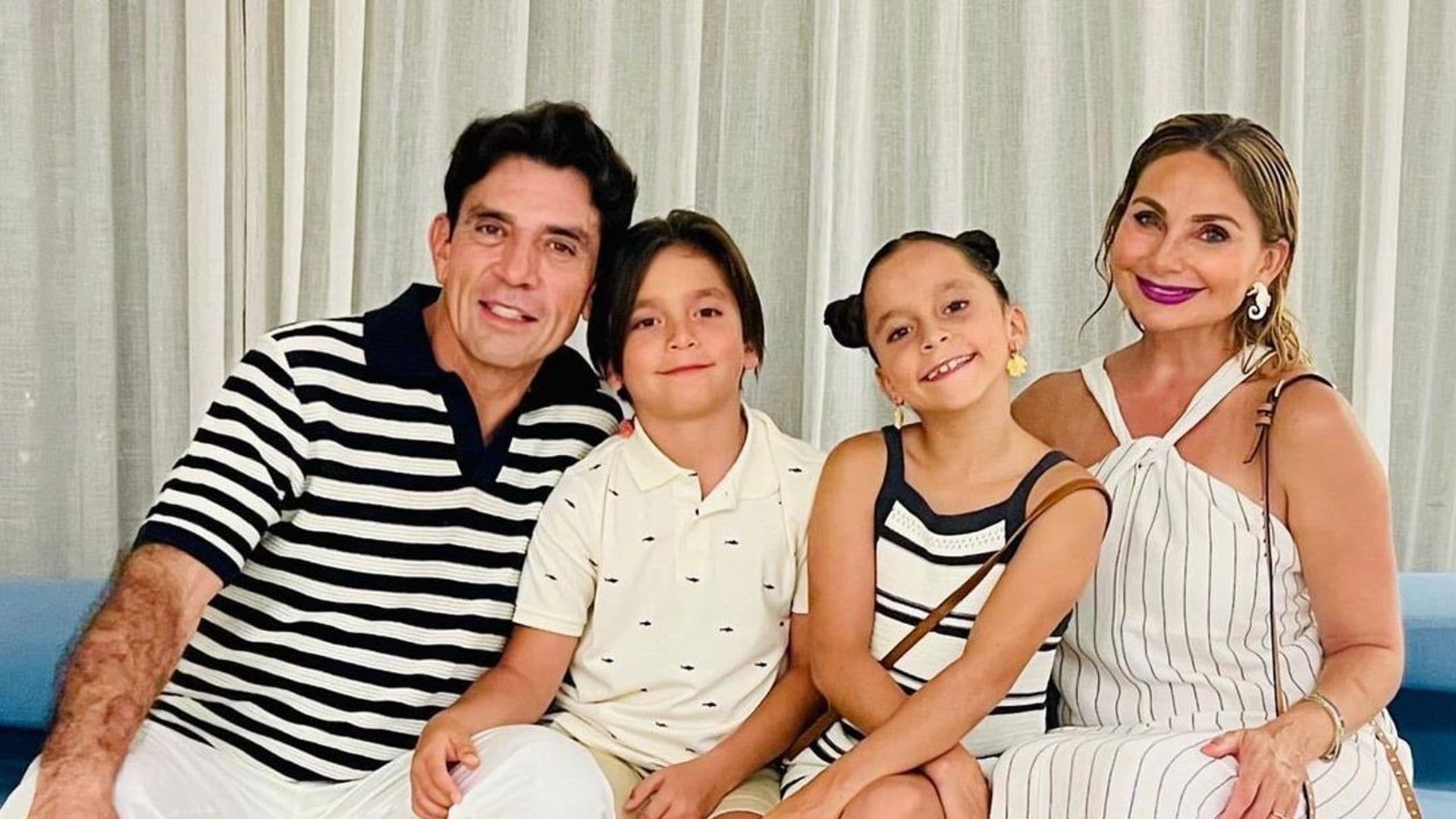 Con esta imagen, el actor celebró 13 años de matrimonio con Elizabeth Álvarez.