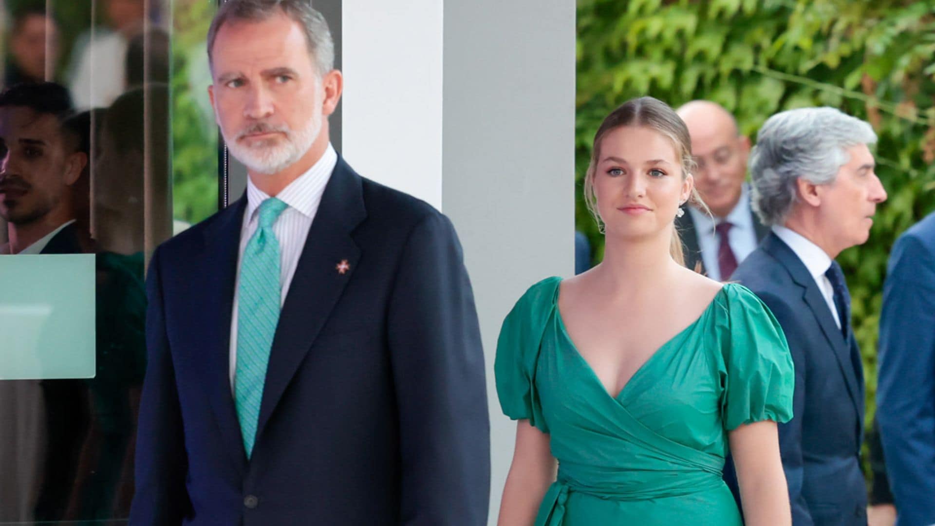 La princesa Leonor sorprende con conjunto ochentero de inédito escote corazón