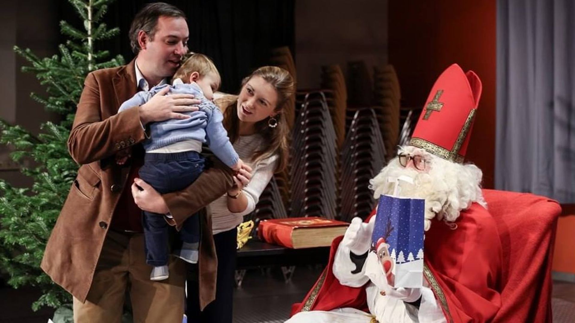 ¡Llegó San Nicolás! La ilusión de Charles de Luxemburgo al recibir sus primeros regalos de Navidad