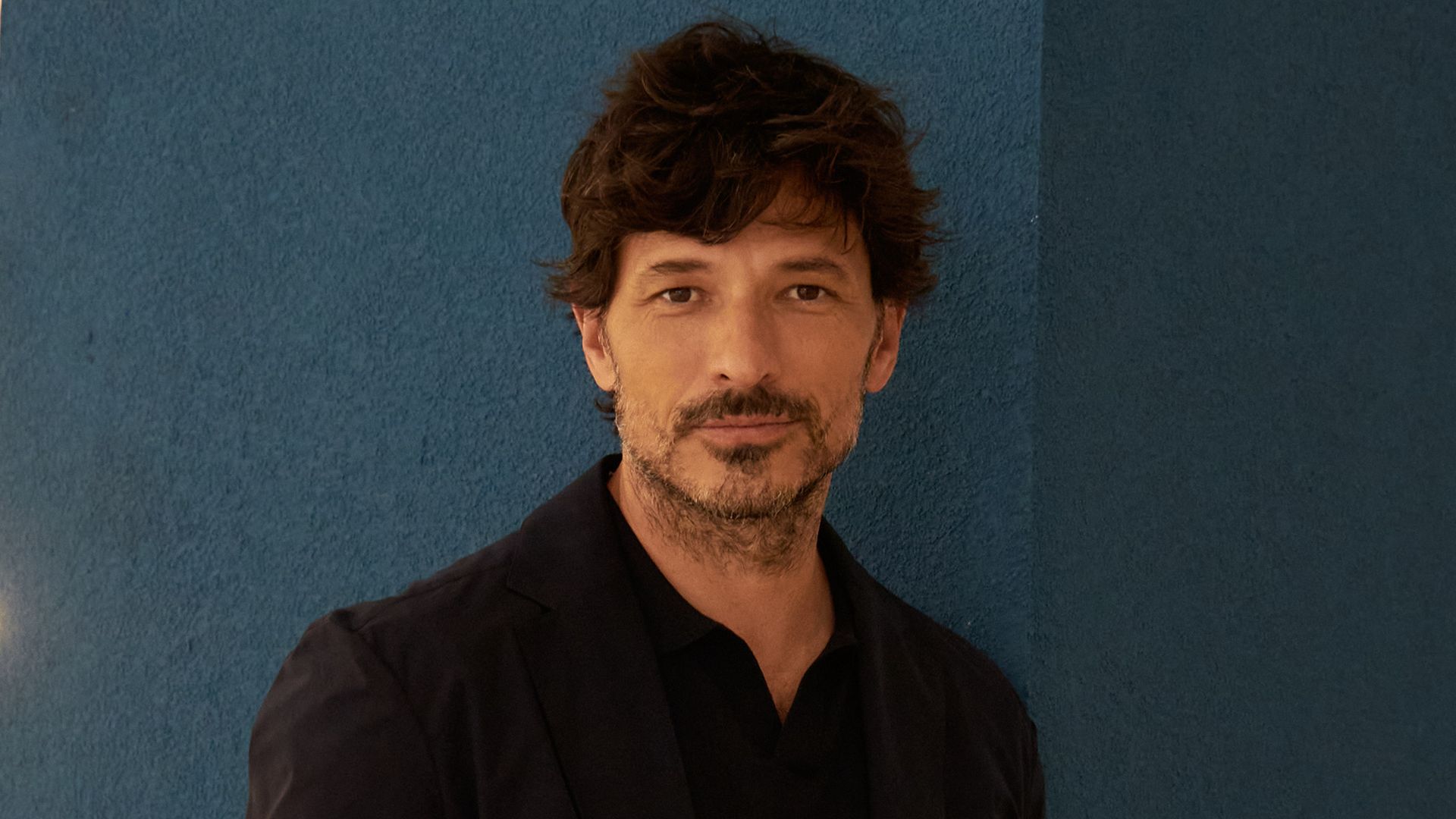 Hablamos con Andrés Velencoso de su nuevo reto profesional y de pasión por la moda:  Cada vez que acabas un proyecto piensas que puede ser el último 