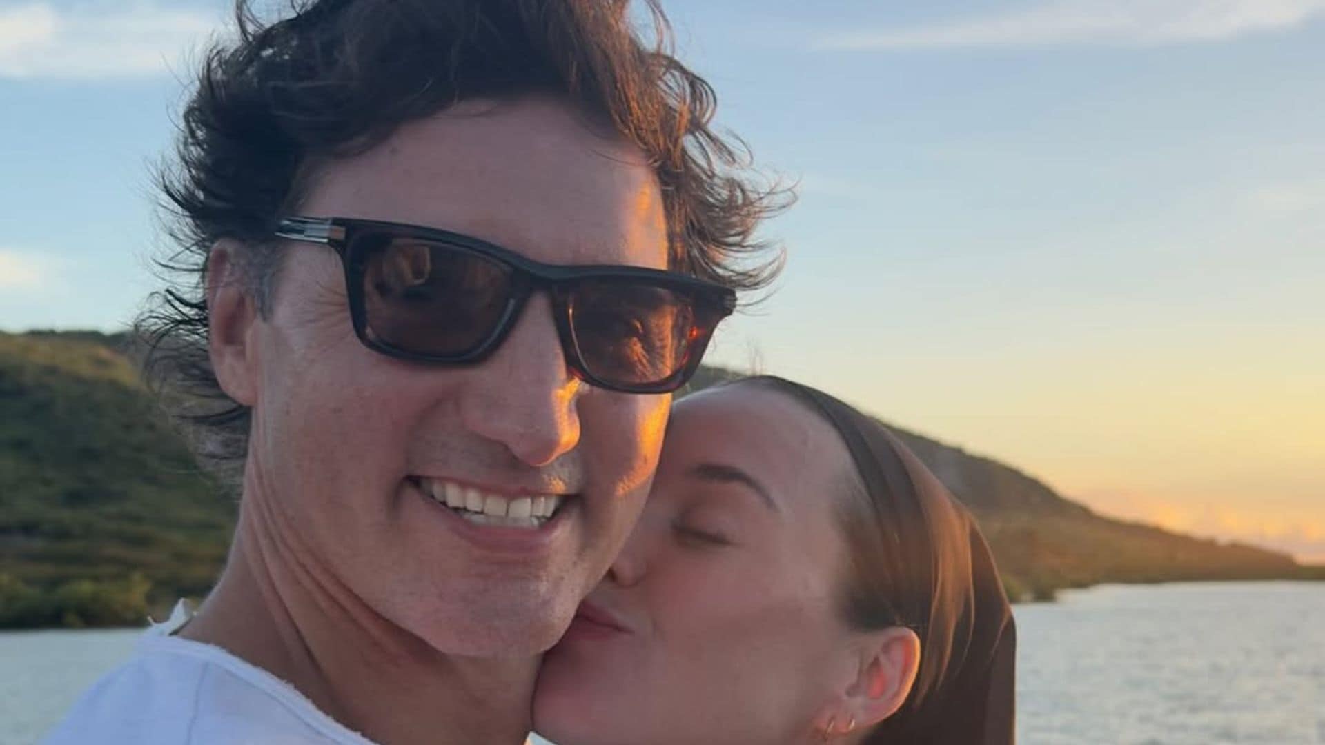 Katy Perry comparte el primer beso con Justin Trudeau desde una playa paradisiaca para estrenar 2026