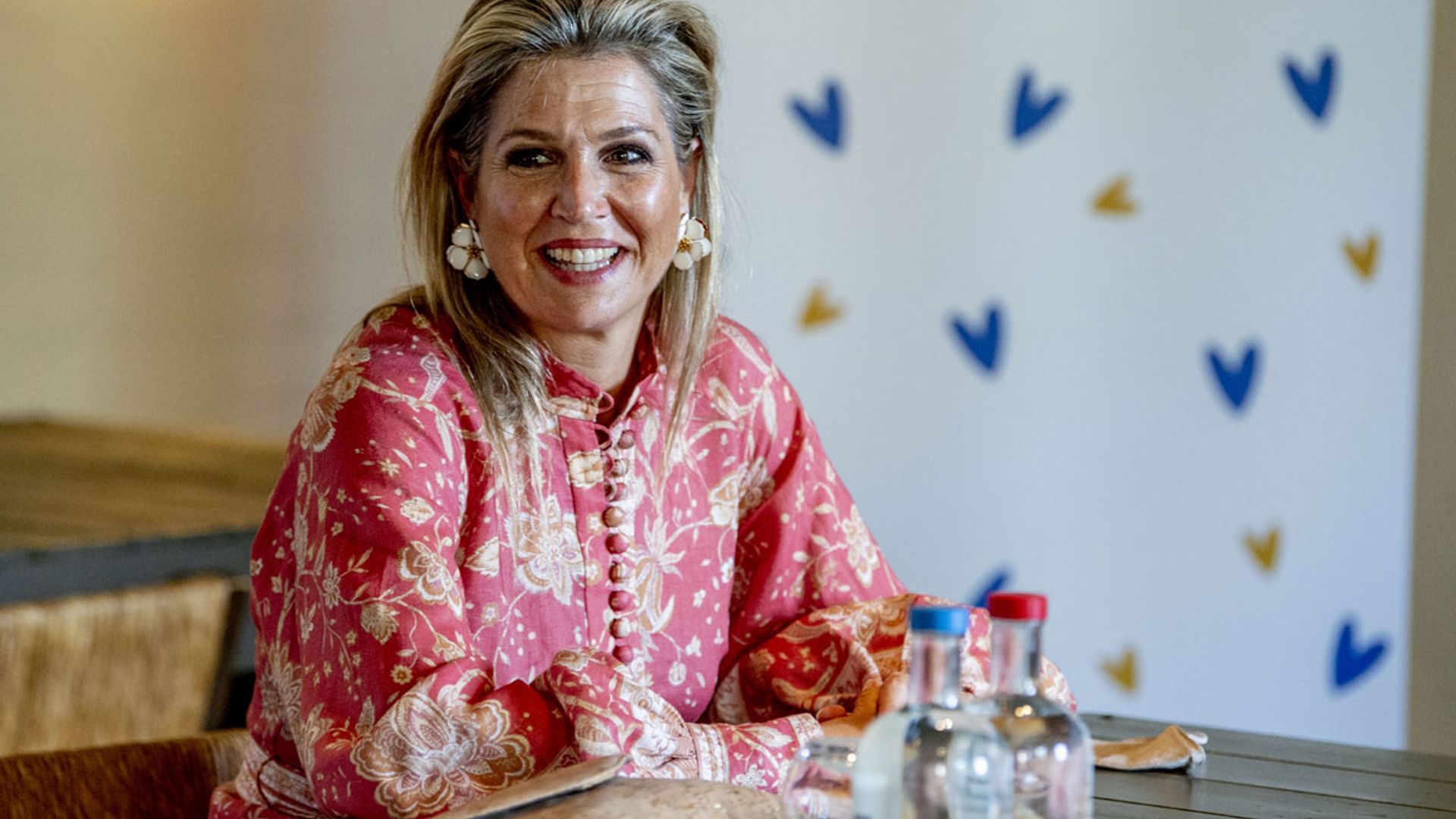 Máxima repite por tercera vez el vestido 'hippie' que solo había lucido en Asia