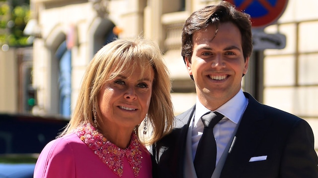 Daniel Clará junto a su madre Rosa Clará durante su boda en 2023
