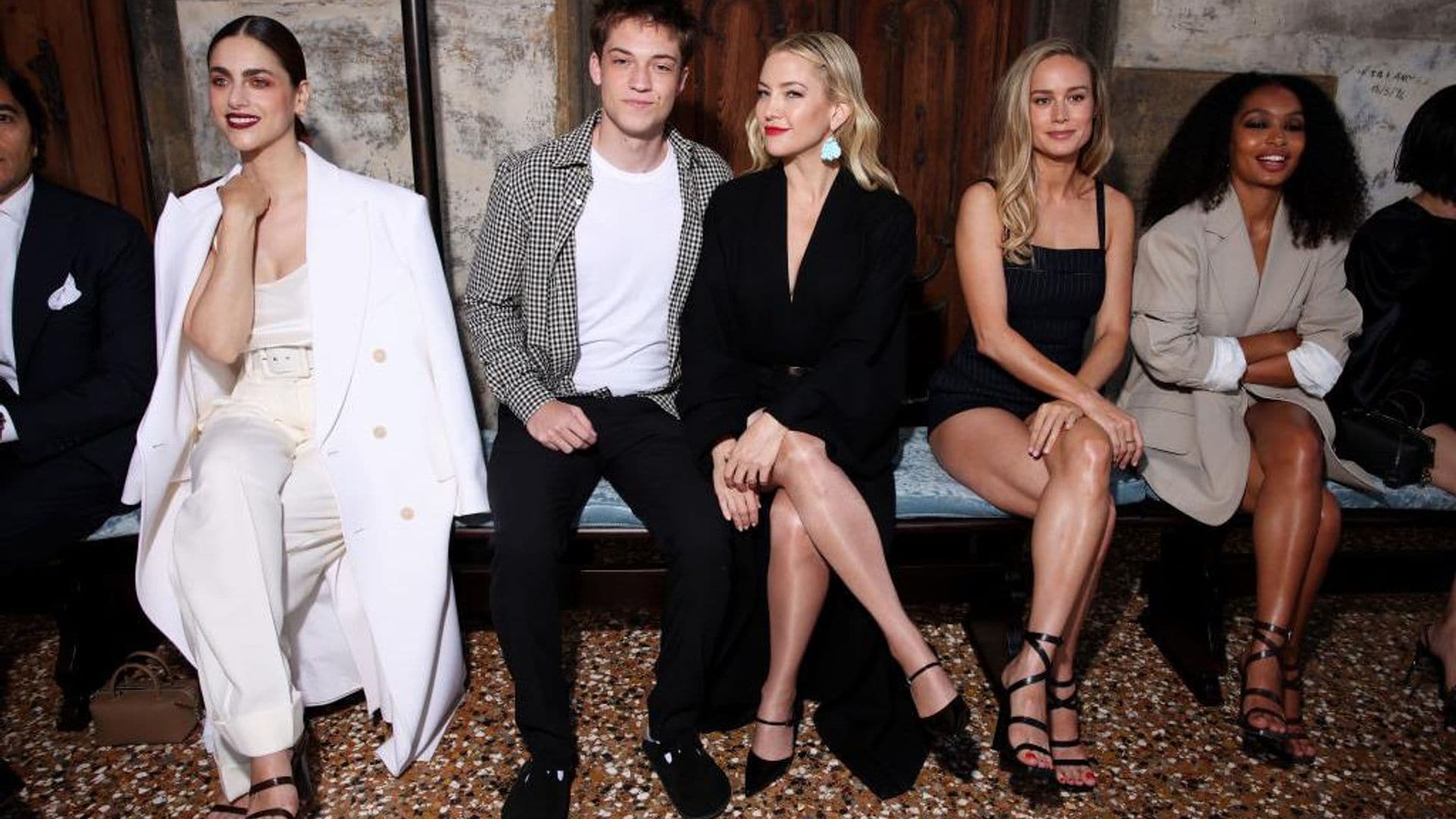 Kate Hudson, Camila Coelho y Nicky Hilton en el desfile de Max Mara en Venecia