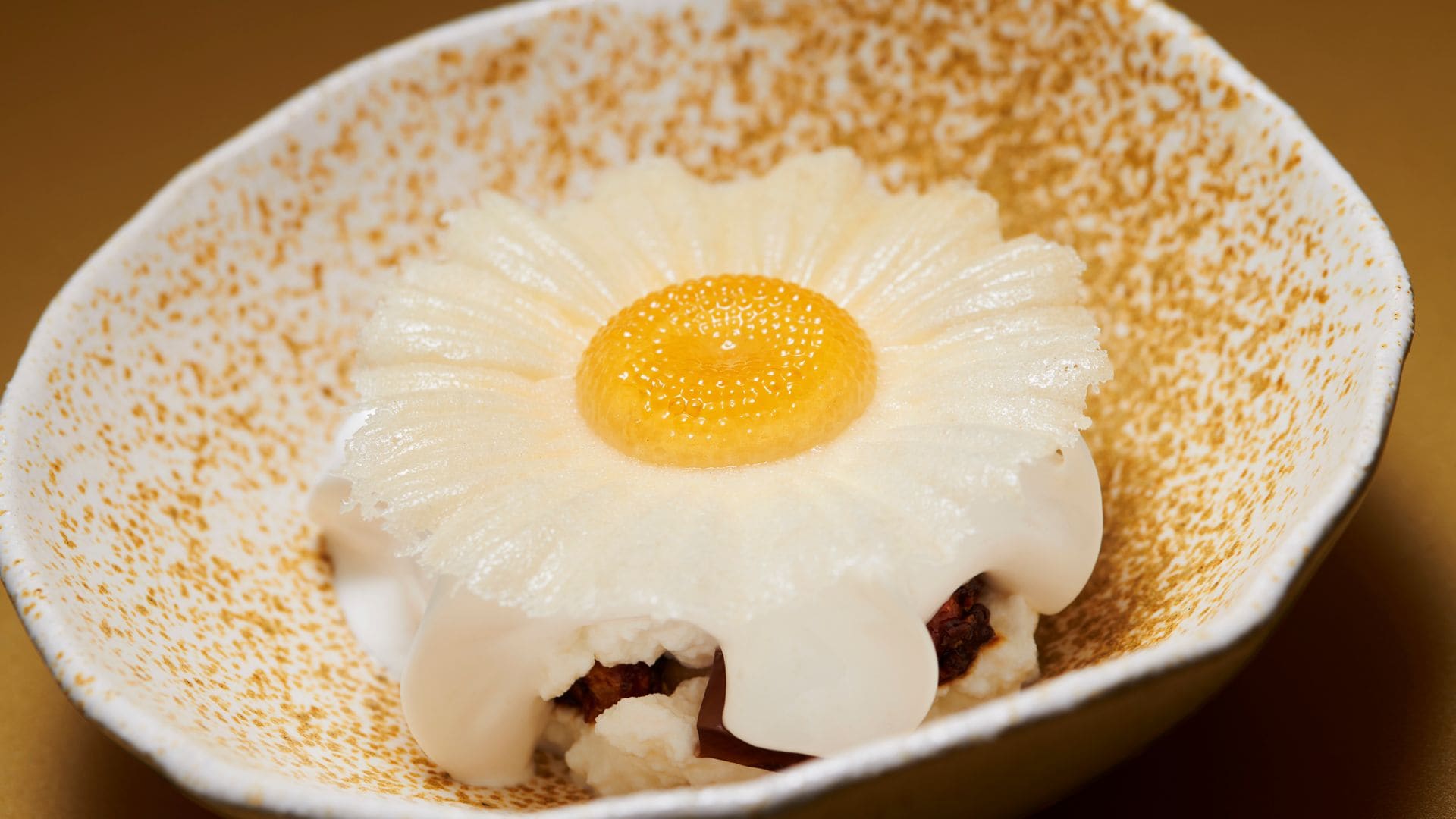Flor, el postre de Martina Puigvert precioso por fuera y riquísimo por dentro
