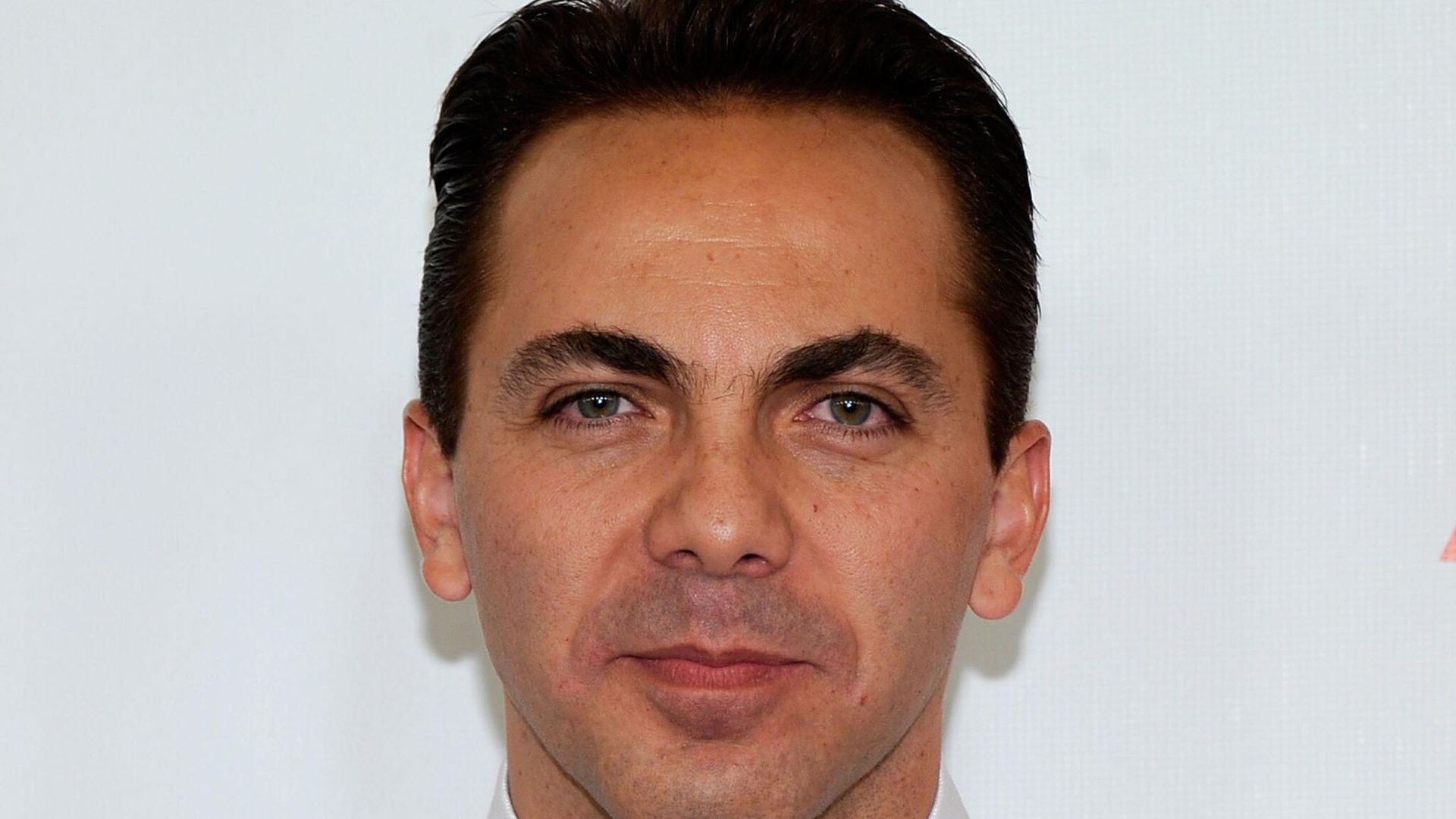 Cristian Castro reaparece con una emotiva foto de infancia junto a su fallecida abuela