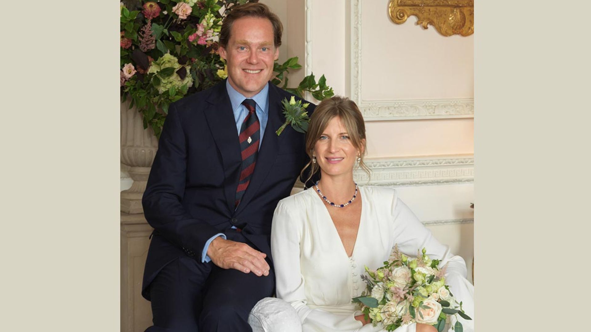El duque de Roxburghe, antiguo compañero del príncipe Harry y soltero de oro de la aristocracia inglesa, celebra su boda