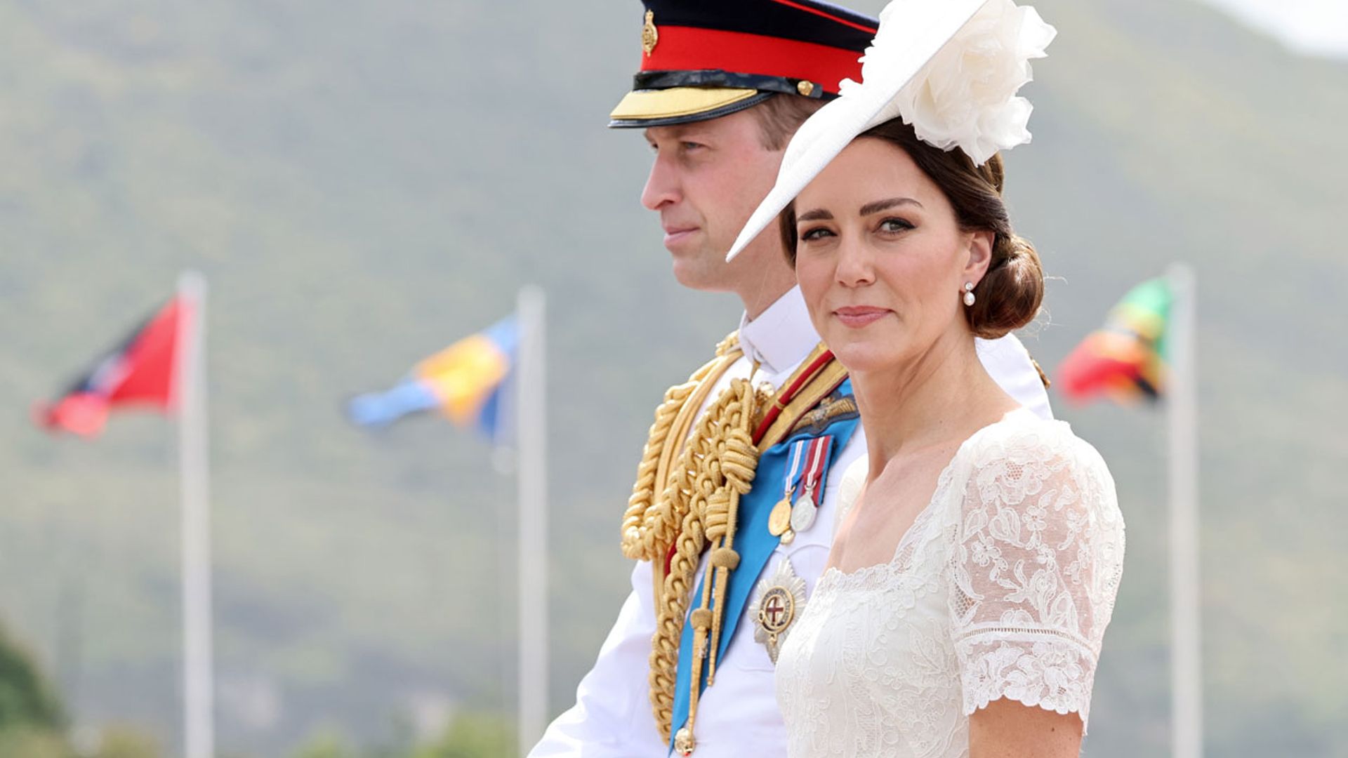 Kate Middleton copia un look que Isabel II llevó hace 65 años