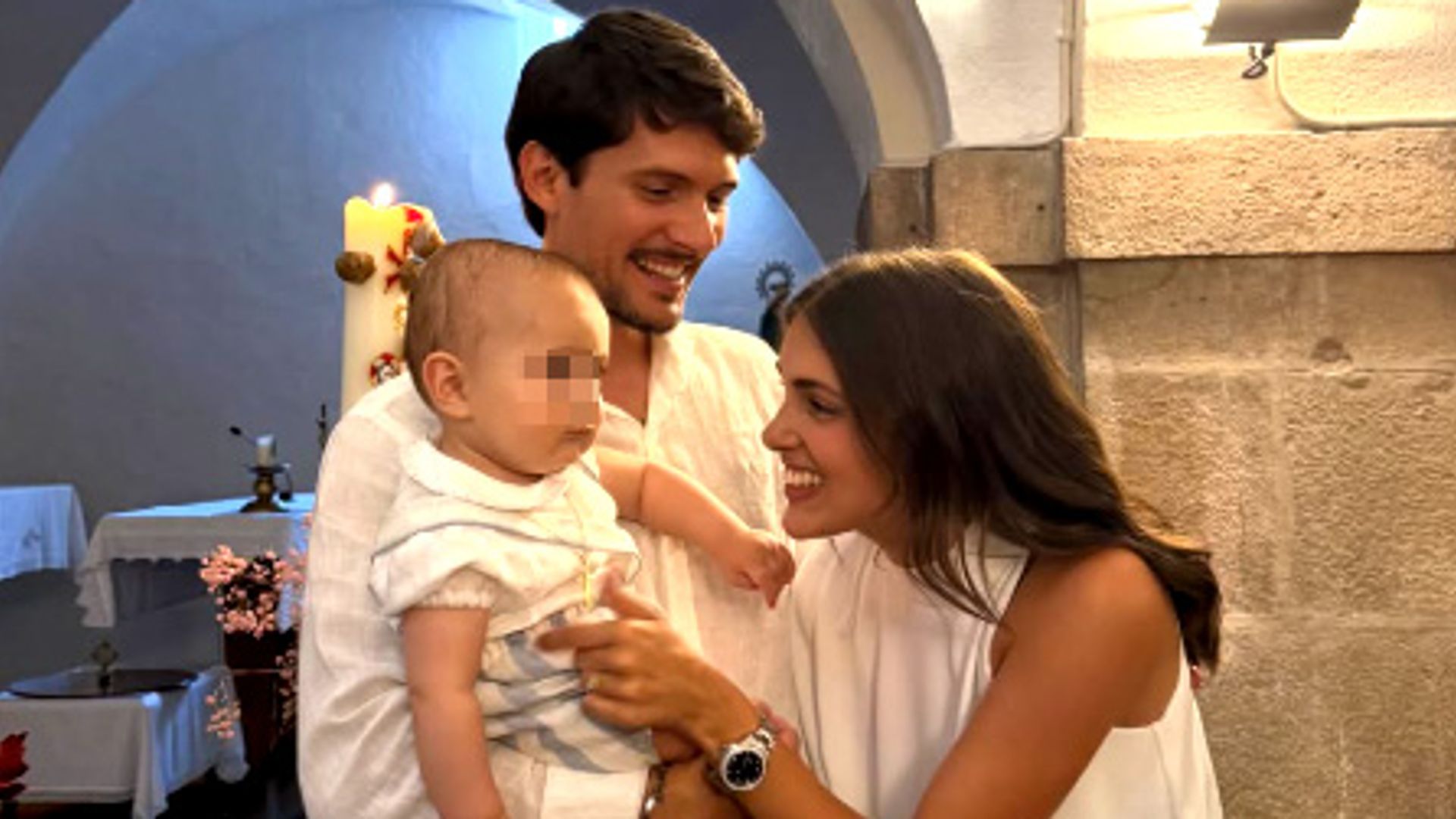 Carlos Right (OT) y Claudia Torregrosa bautizan a su hijo: las fotos y todos los detalles de "un día lleno de amor"