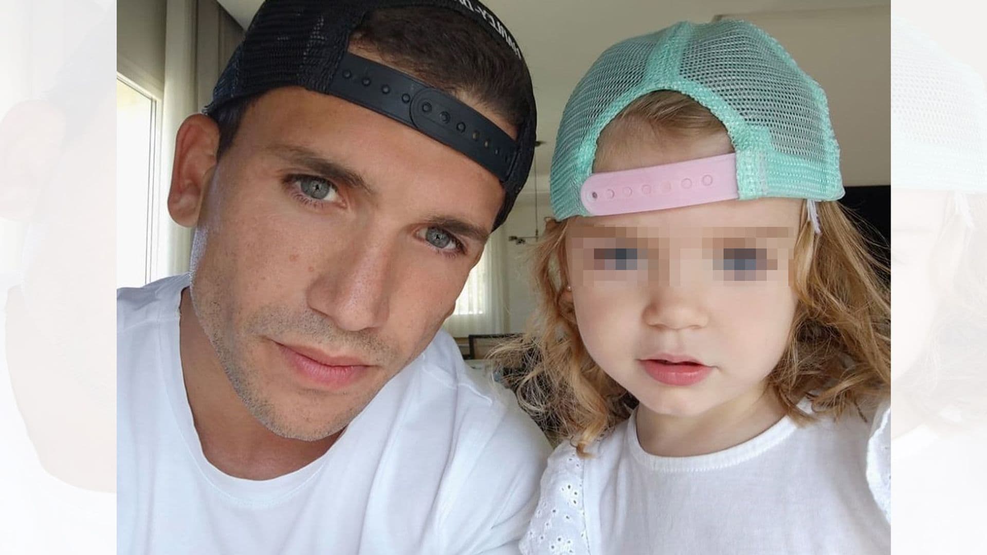 ¡Todos a juego! Jaime Lorente presume de hijos con sus fotos más simpáticas