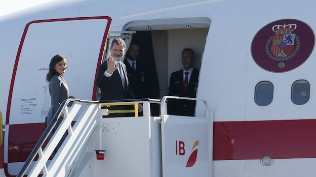 Plano general de los Reyes Felipe y Letizia en 2019 en un viaje a Marruecos