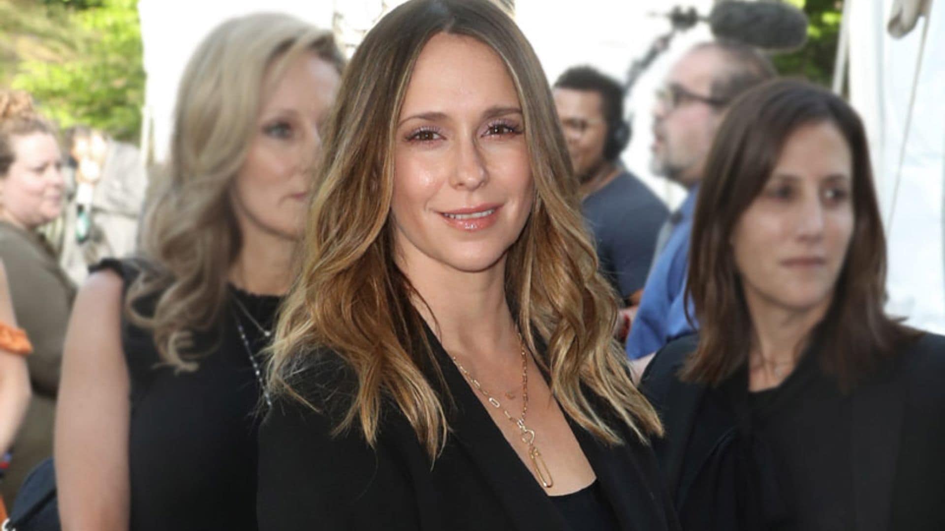 Jennifer Love Hewitt explica el motivo de su comentado aspecto en su reaparición pública