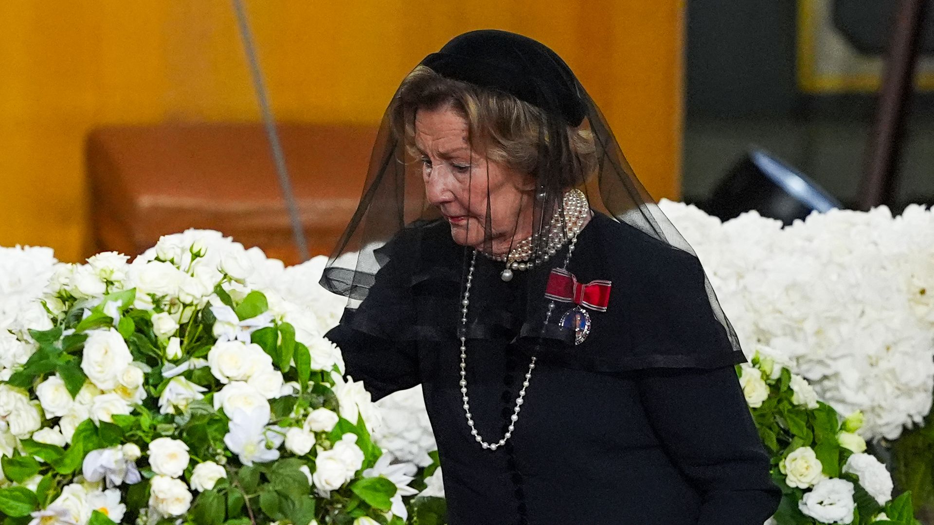 La tristeza de la reina Sonia en el último adiós a su gran amor: sus lágrimas en el cortejo fúnebre y el consuelo de la reina Mette-Marit