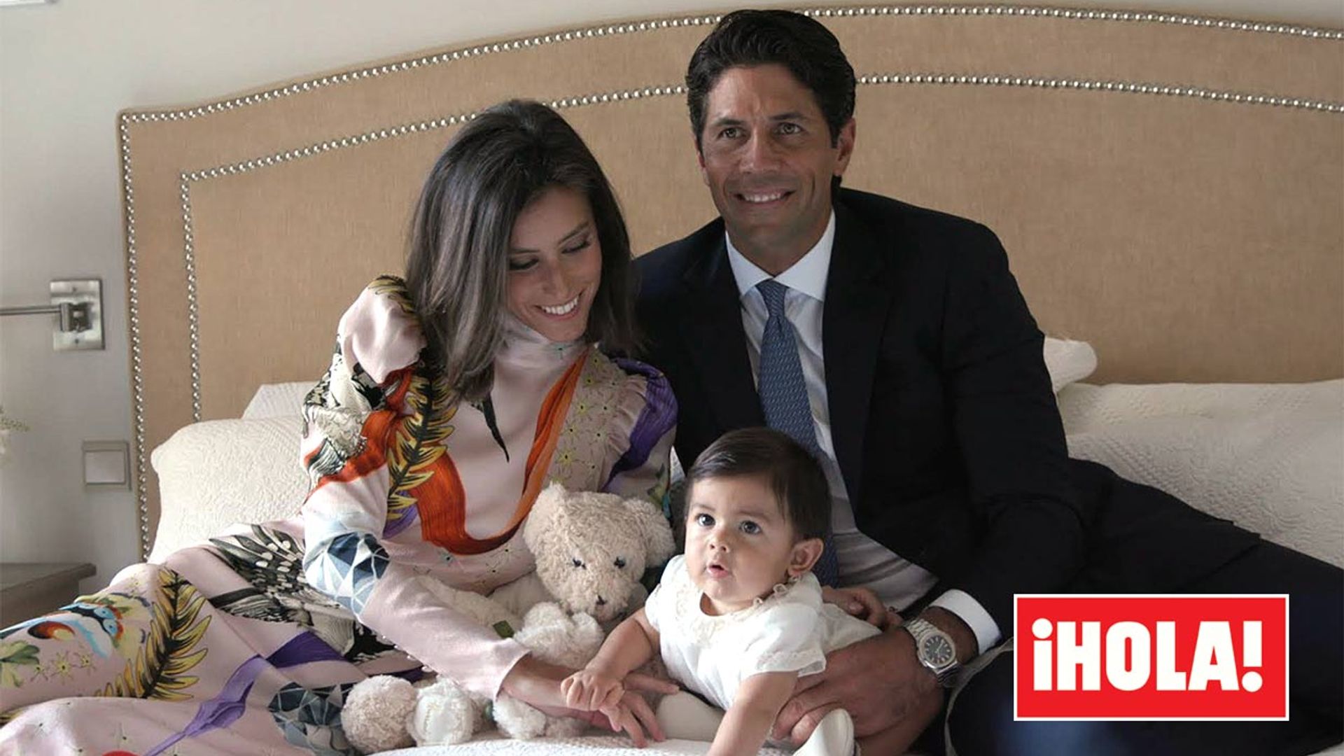 Miguel, hijo de Ana Boyer y Fernando Verdasco, un pequeño modelo posando para ¡HOLA!