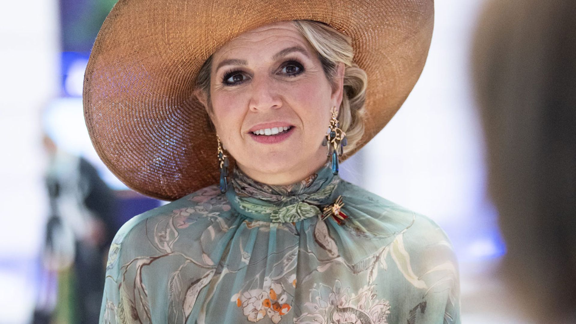 Máxima tampoco olvida en Alemania el estilo que le 'coronó' como reina