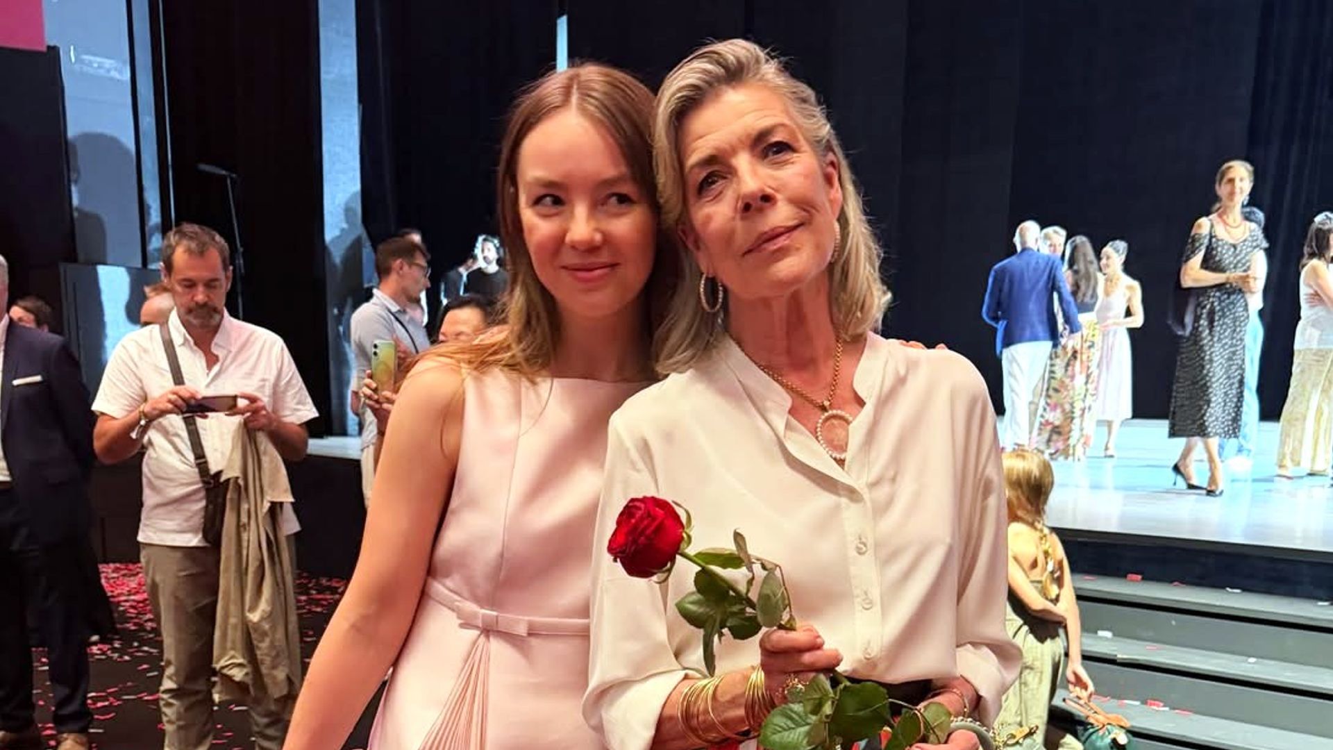 Alexandra de Hannover y su madre, la princesa carolina de Mónaco en el ballet de Montecarlo, 2026.
