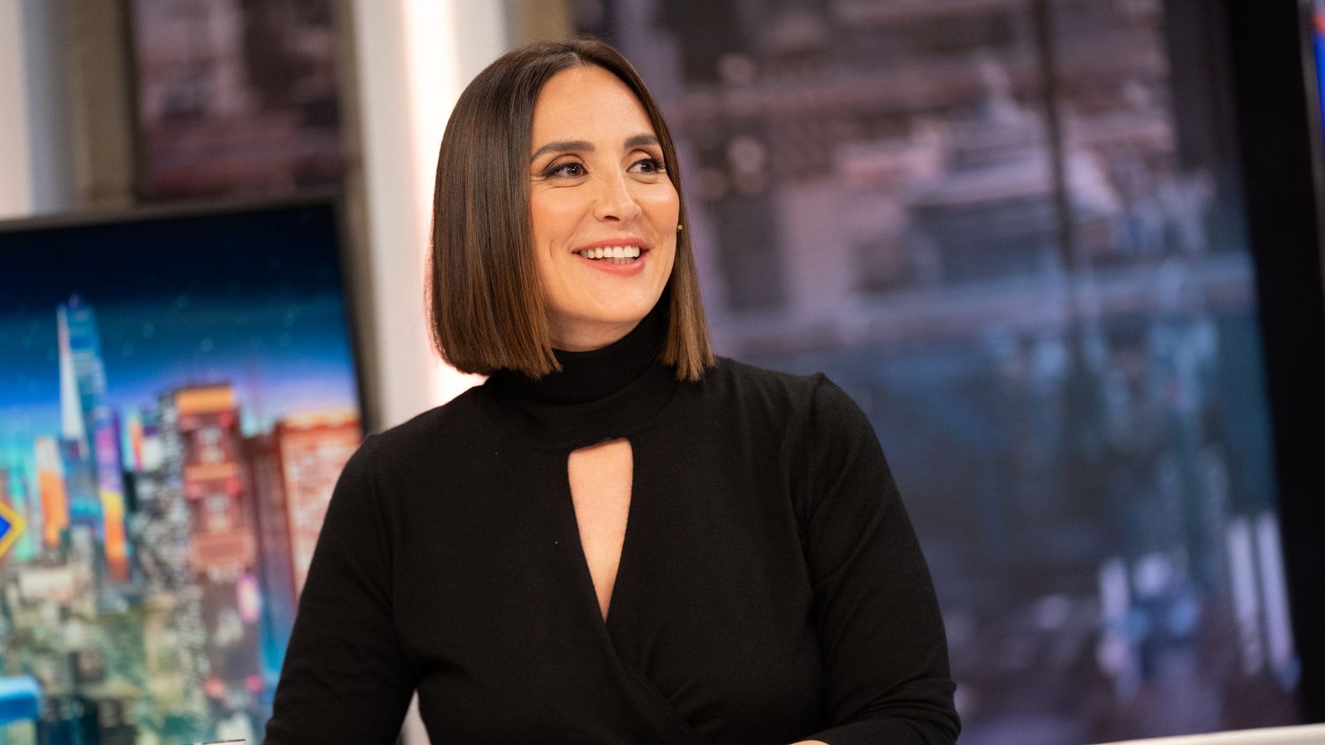 Tamara Falcó acierta con el jersey escotado más elegante