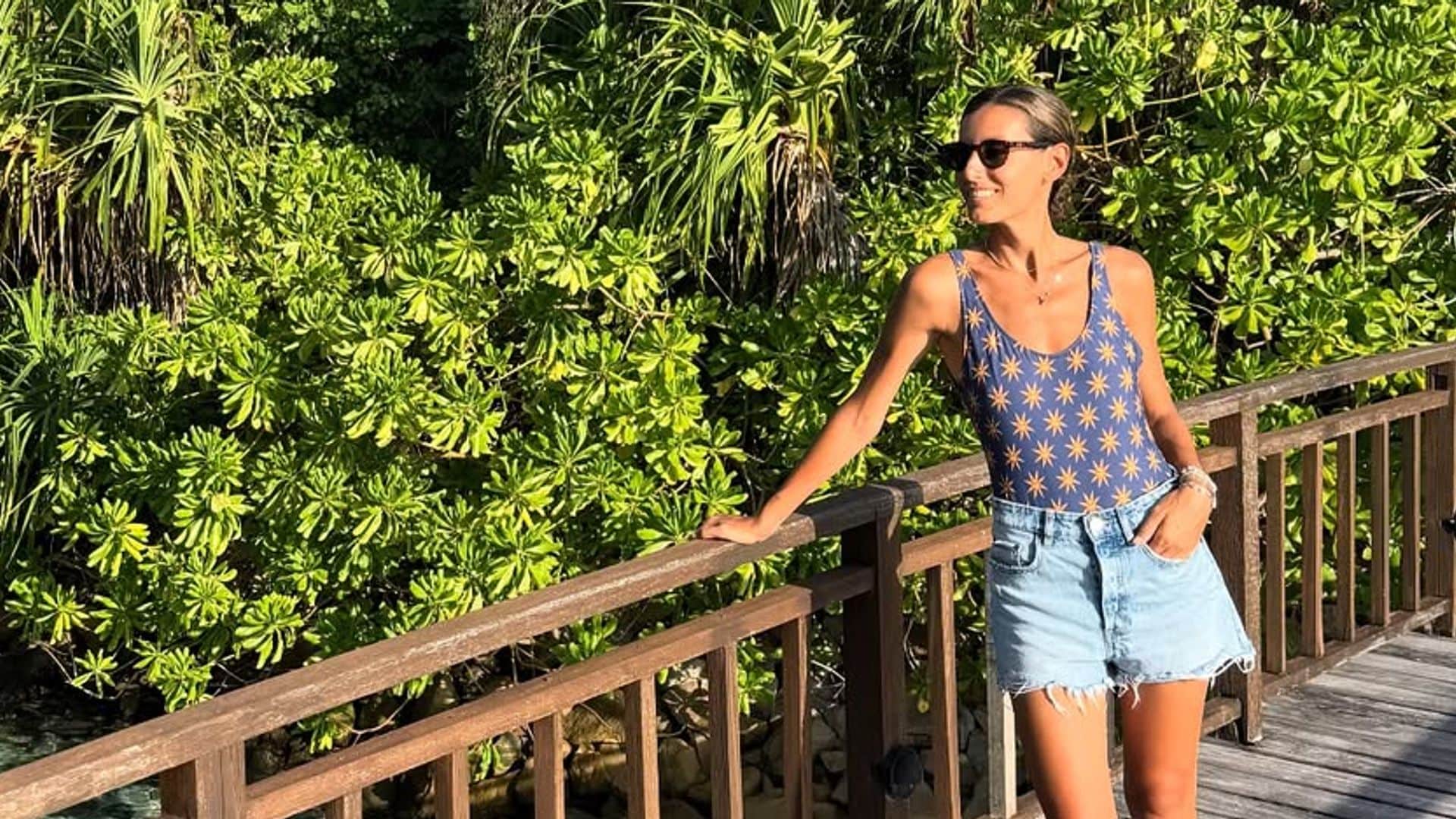 Ana Boyer, radiante en Maldivas sin maquillaje y con un vestido asimétrico de Mango