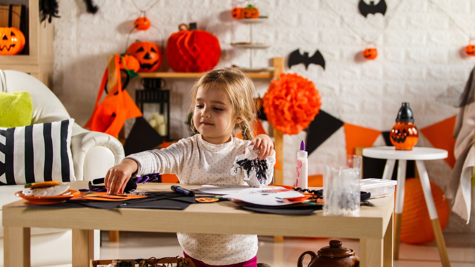 6 ideas de manualidades de Halloween para disfrutar con los niños sin complicaciones