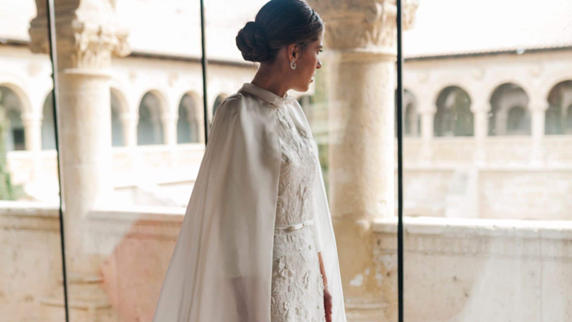 Dos impresionantes vestidos para Beatriz, la novia de una preciosa boda en la Ribera del Duero